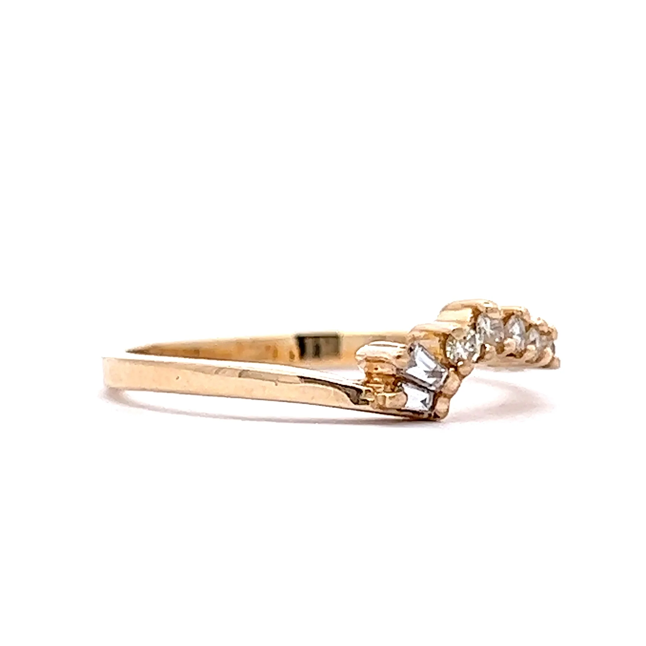 Baguette & Round Brilliant Diamond Contour Wedding Band in 14k Yellow Gold - Image 3
