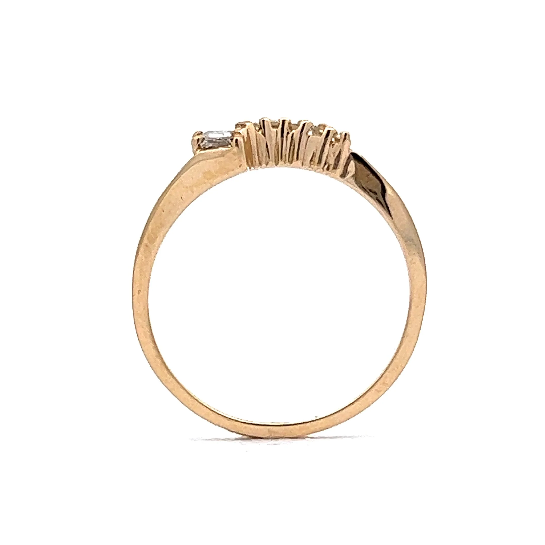 Baguette & Round Brilliant Diamond Contour Wedding Band in 14k Yellow Gold - Image 4