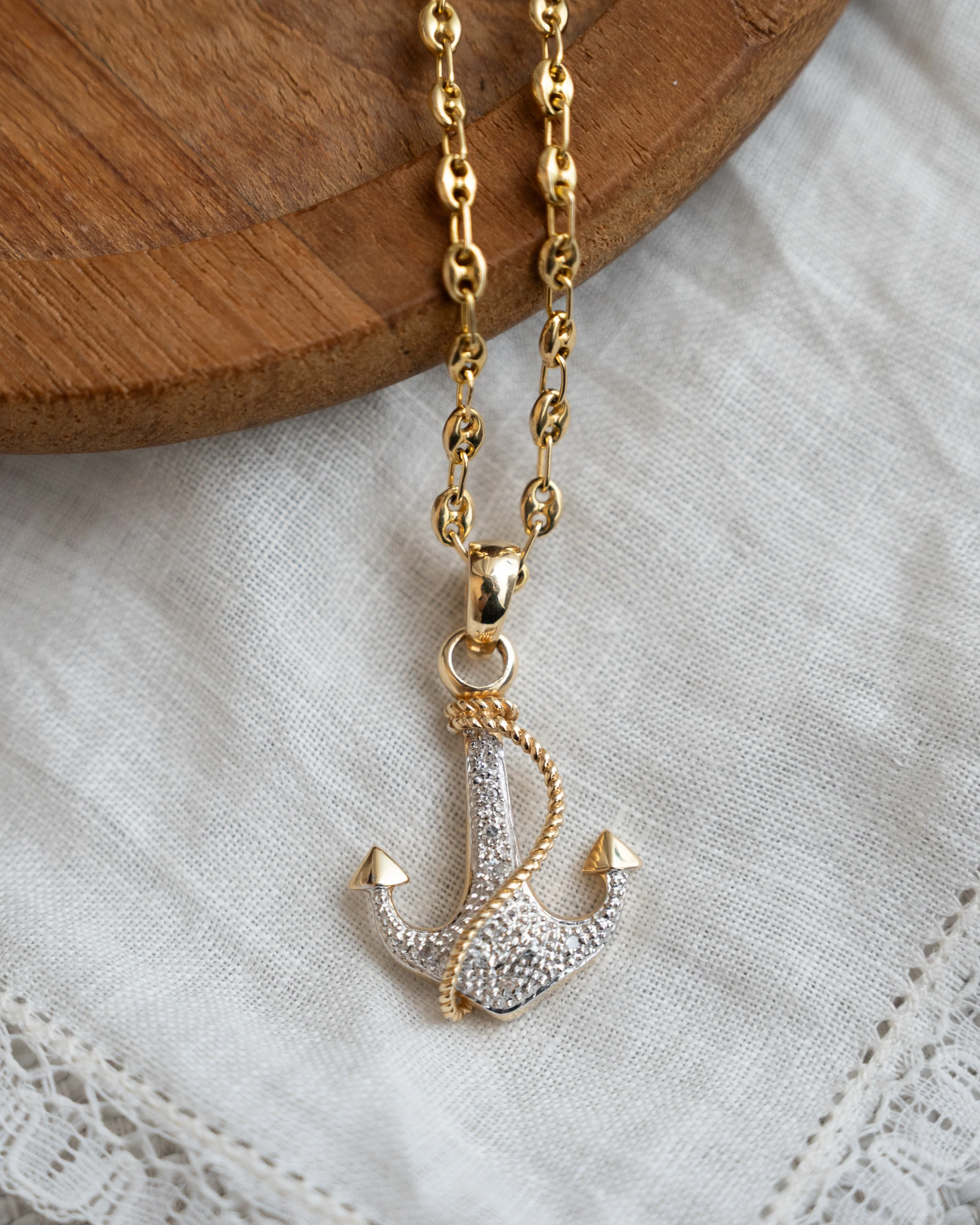 .09 Diamond Anchor Pendant in 14k Yellow Gold - Image 5