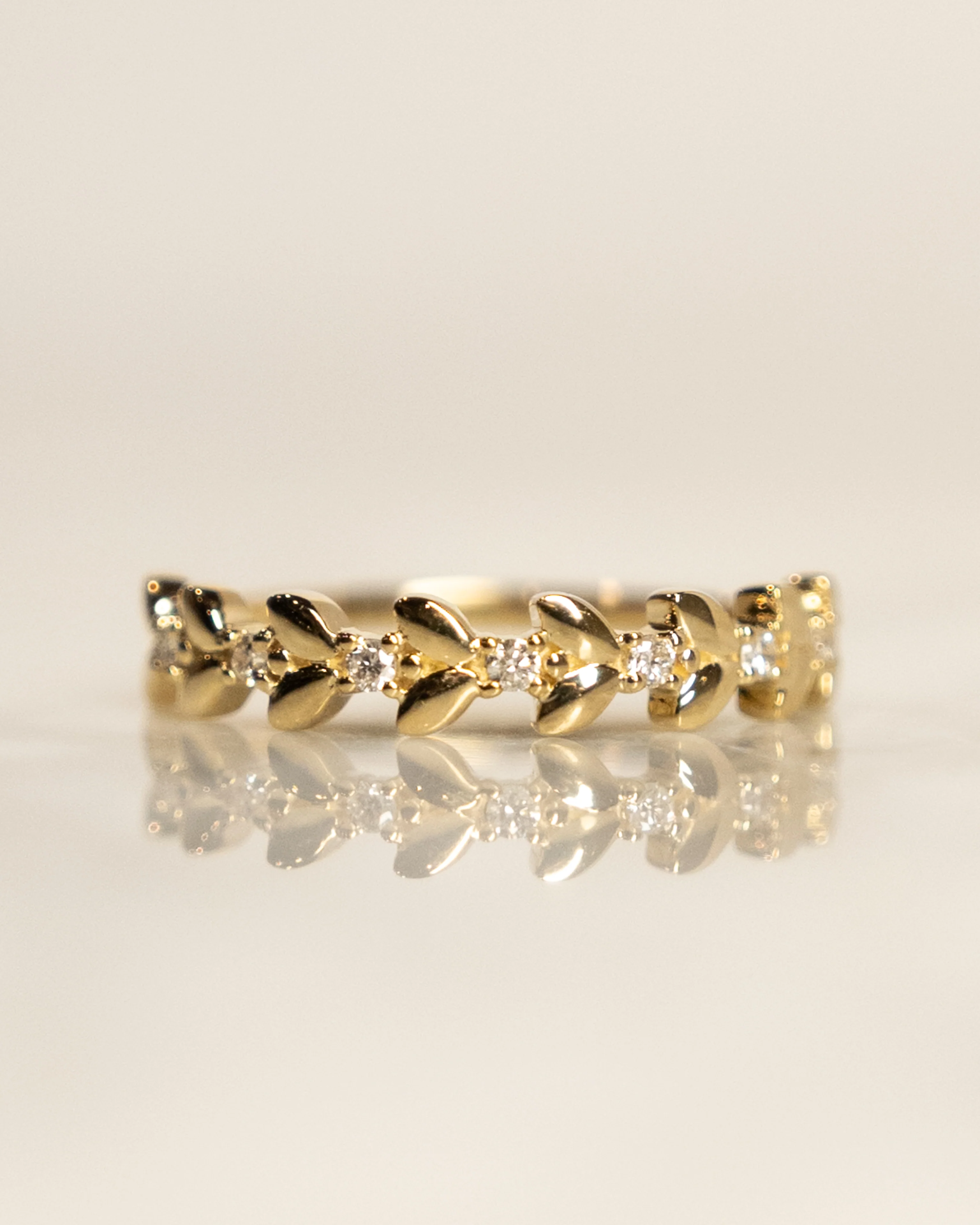 .09 Leaf Station Wedding Band in 14k Yellow Gold - Image 6