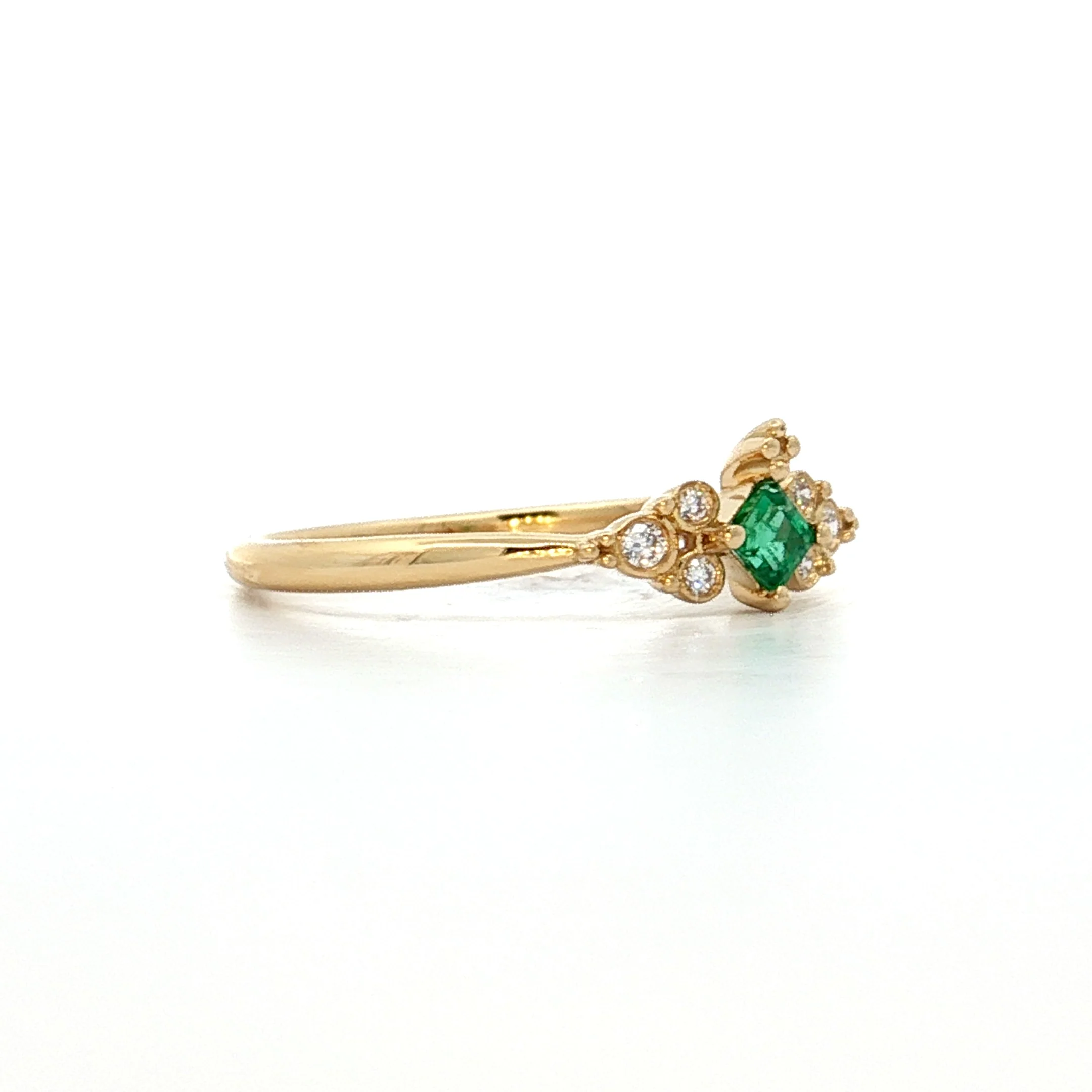 .09 Square Emerald & Diamond Cluster Ring 18k - Image 3
