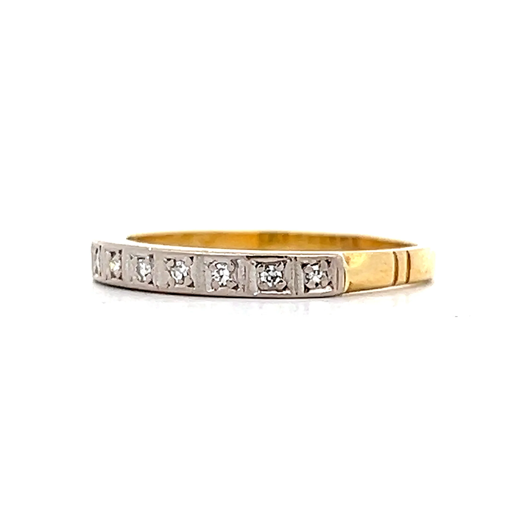 .09 Vintage Mid-Century Diamond Wedding Band in 18k - Image 2