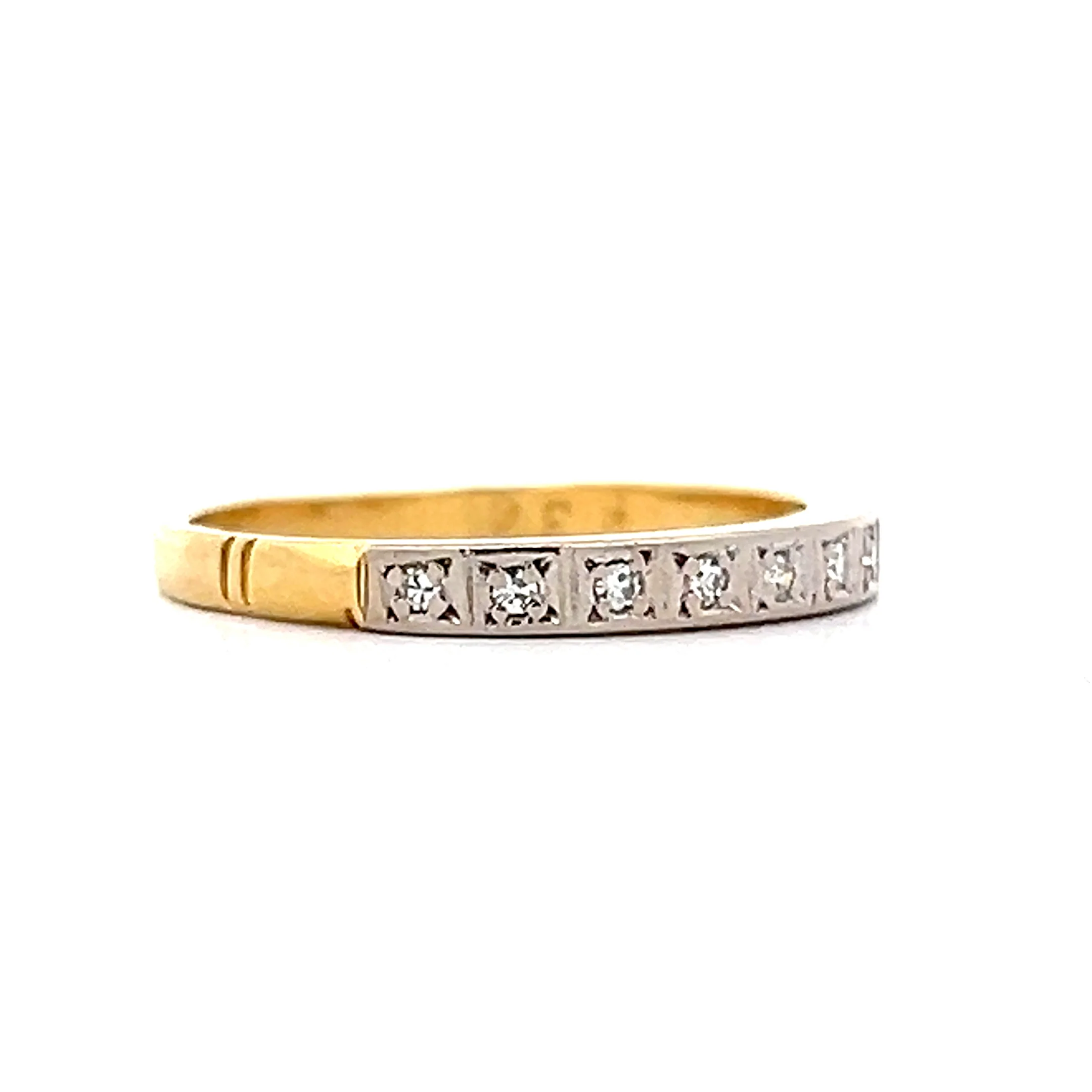 .09 Vintage Mid-Century Diamond Wedding Band in 18k - Image 3