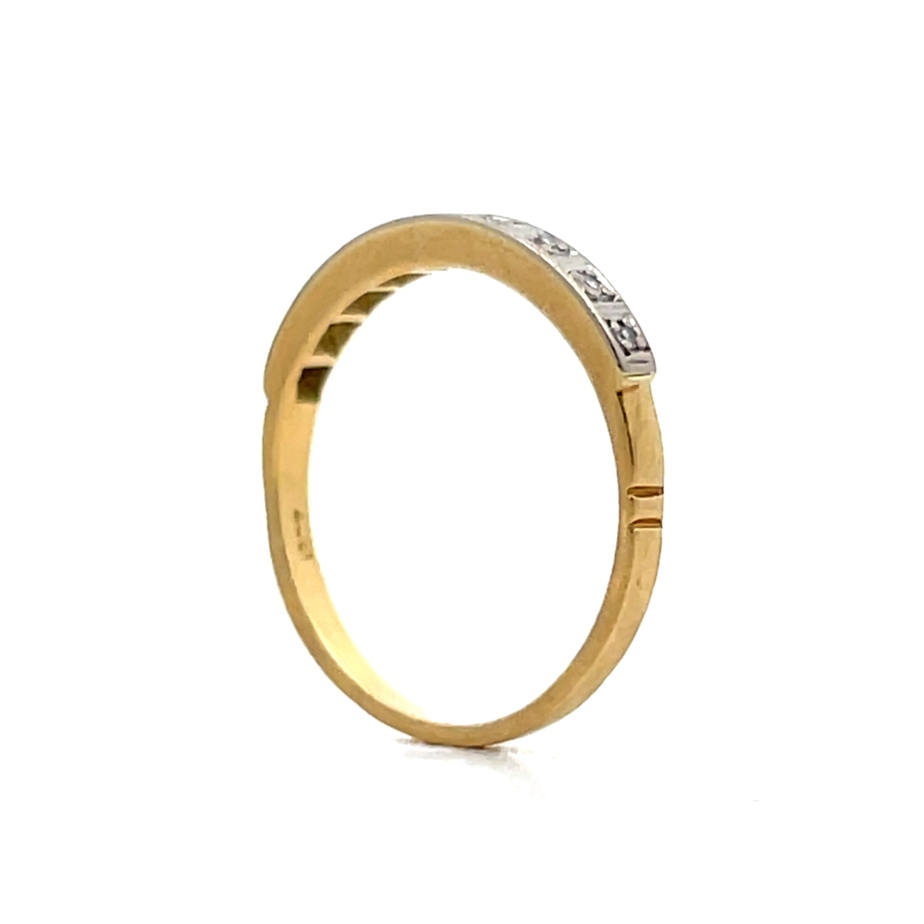 .09 Vintage Mid-Century Diamond Wedding Band in 18k - Image 5