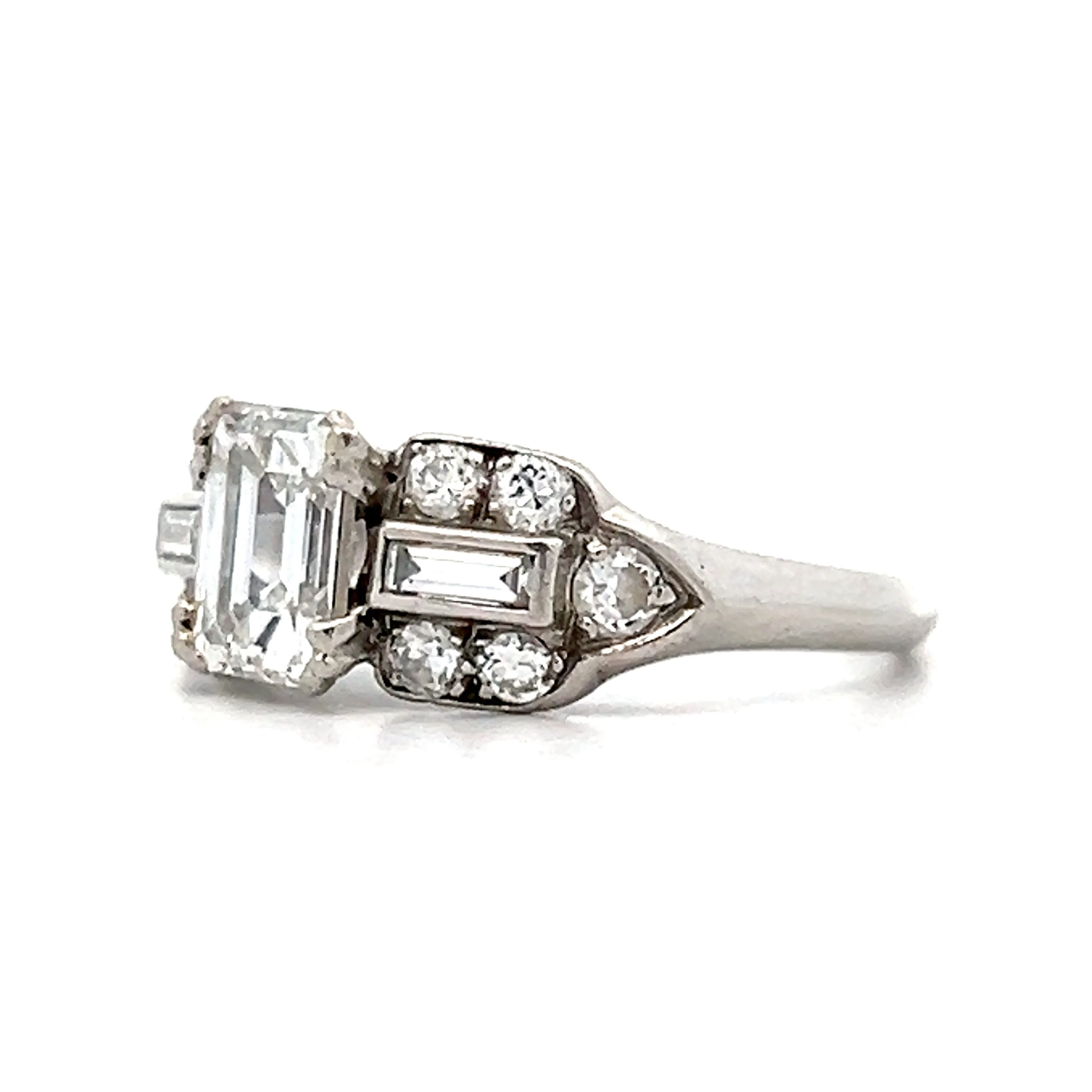1.01 Art Deco Emerald Cut Engagement ring in Platinum - Image 2