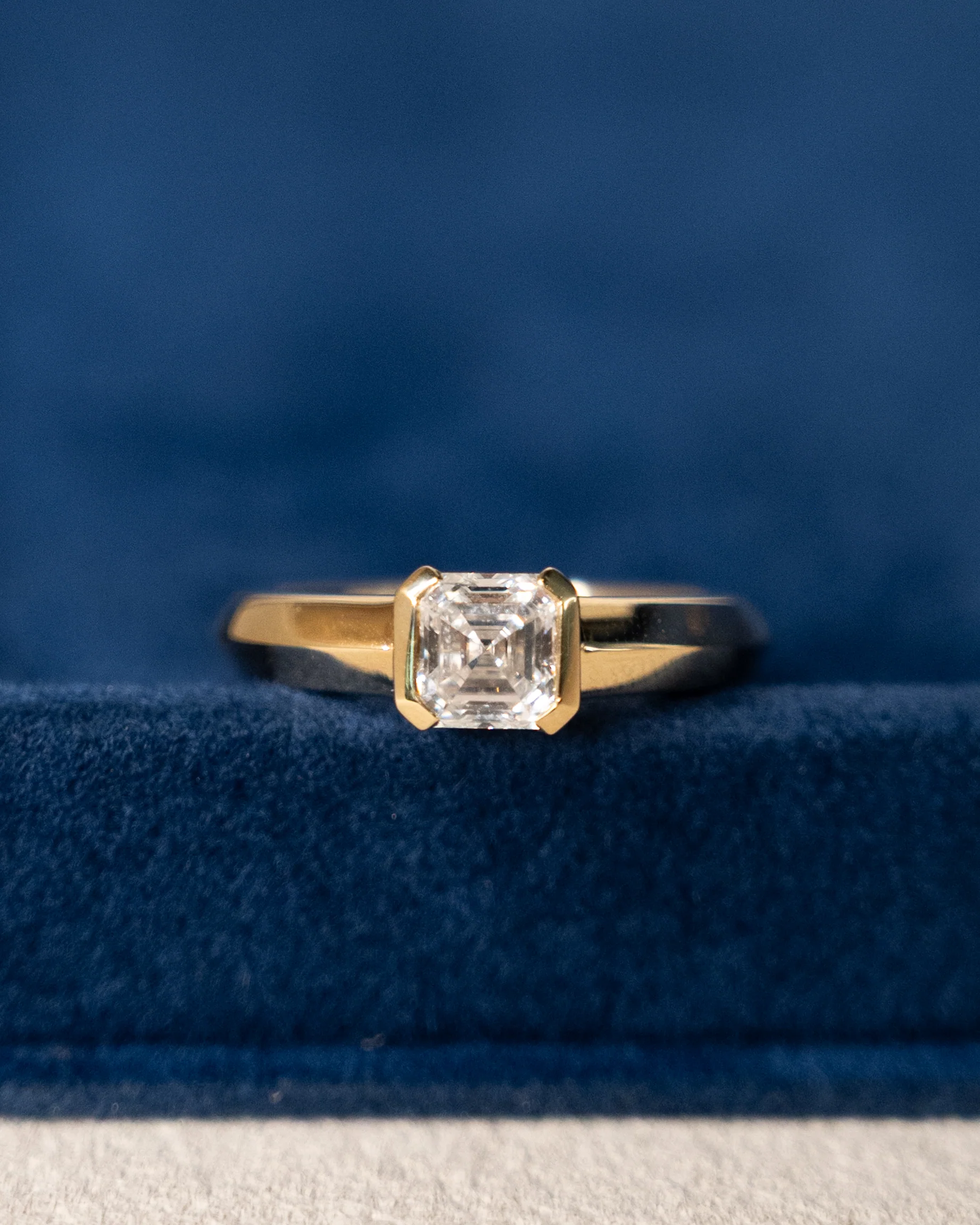 1.01 GIA Asscher Diamond Engagement Ring 18k - Image 6