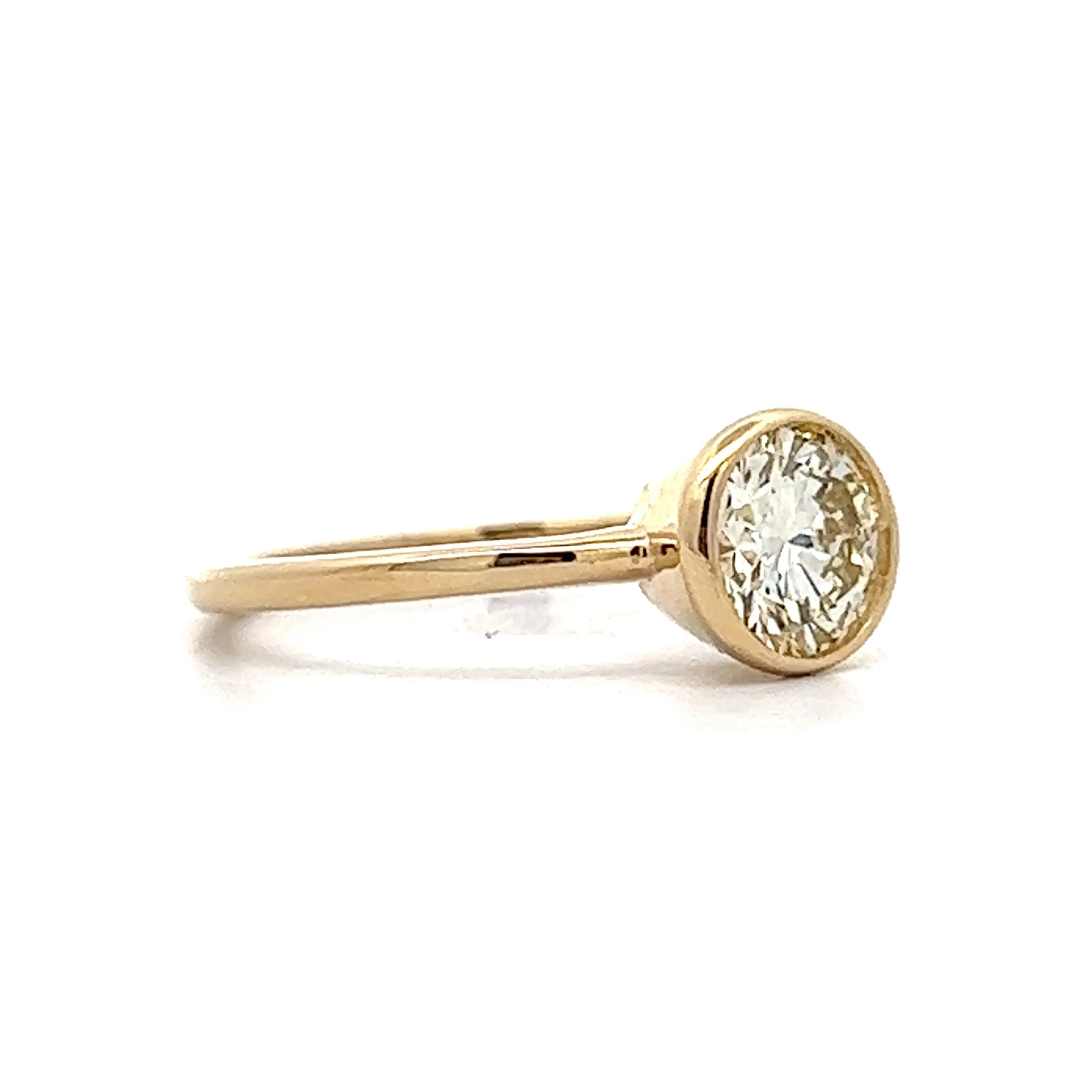 1.02 Round Brilliant Solitaire Engagement Ring in Yellow Gold - Image 3