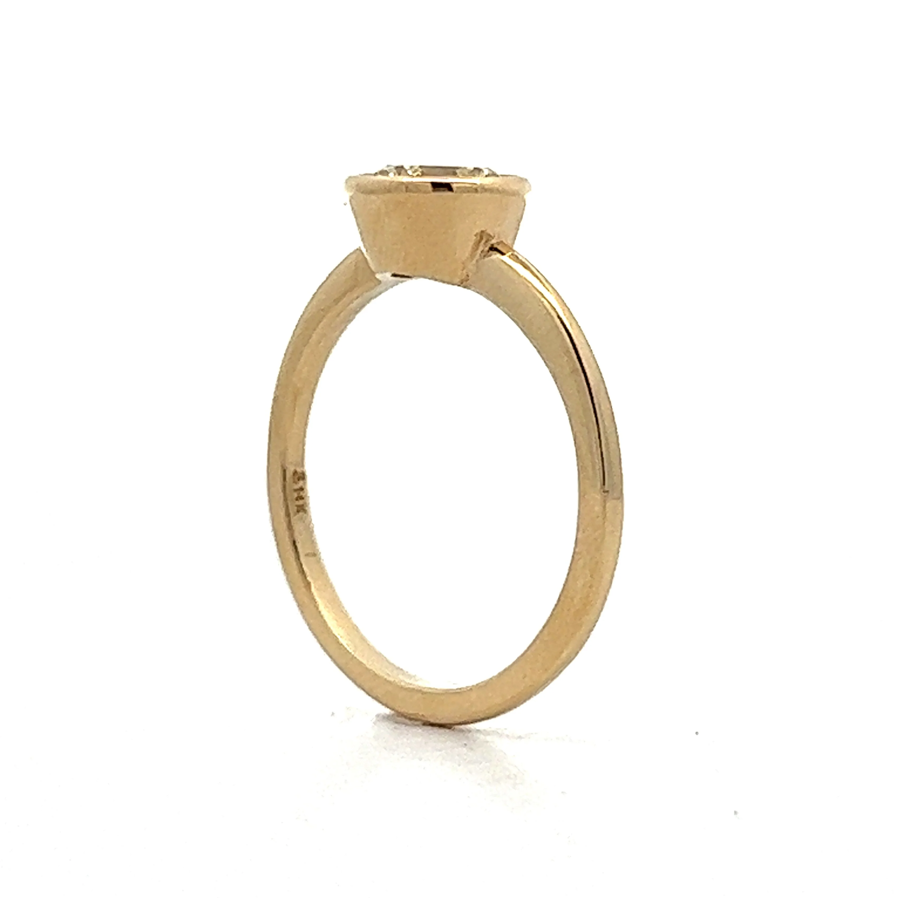 1.02 Round Brilliant Solitaire Engagement Ring in Yellow Gold - Image 5