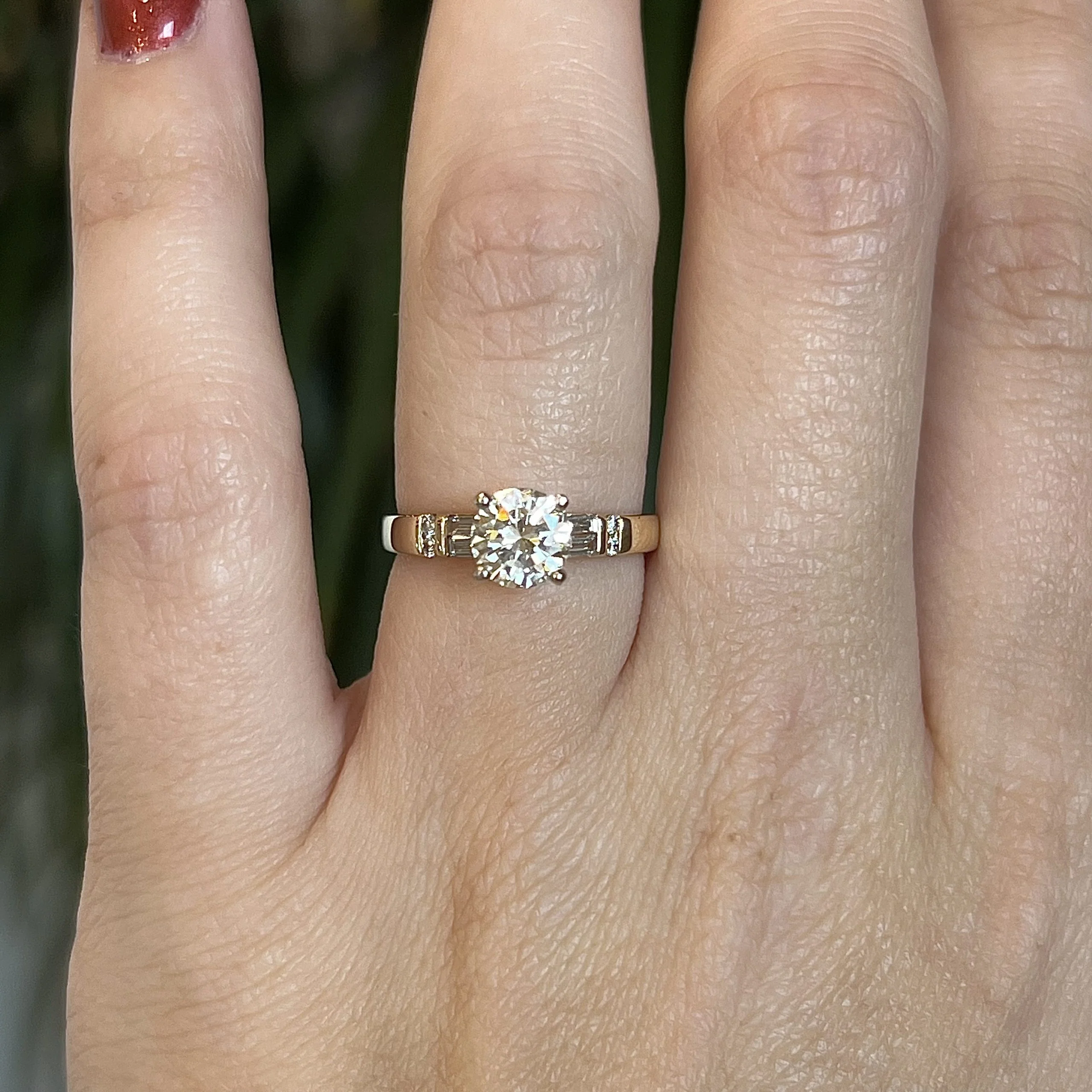 1.05 Round Brilliant Diamond Engagement Ring in 18k - Image 6