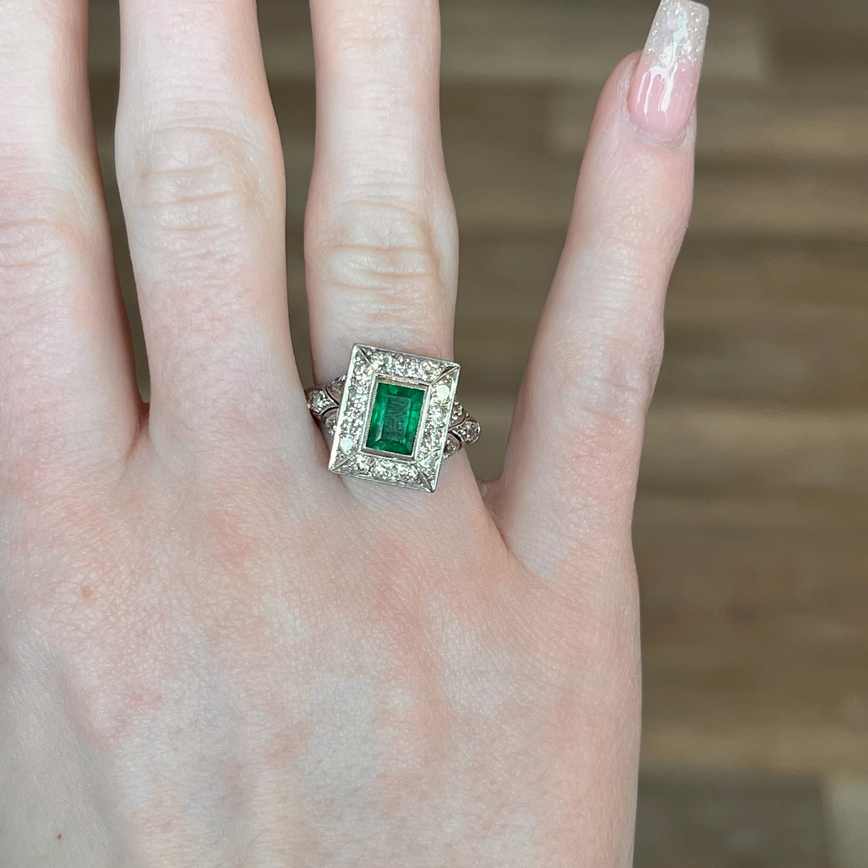 1.07 Art Deco Emerald & Diamond Cocktail Ring in Platinum - Image 6