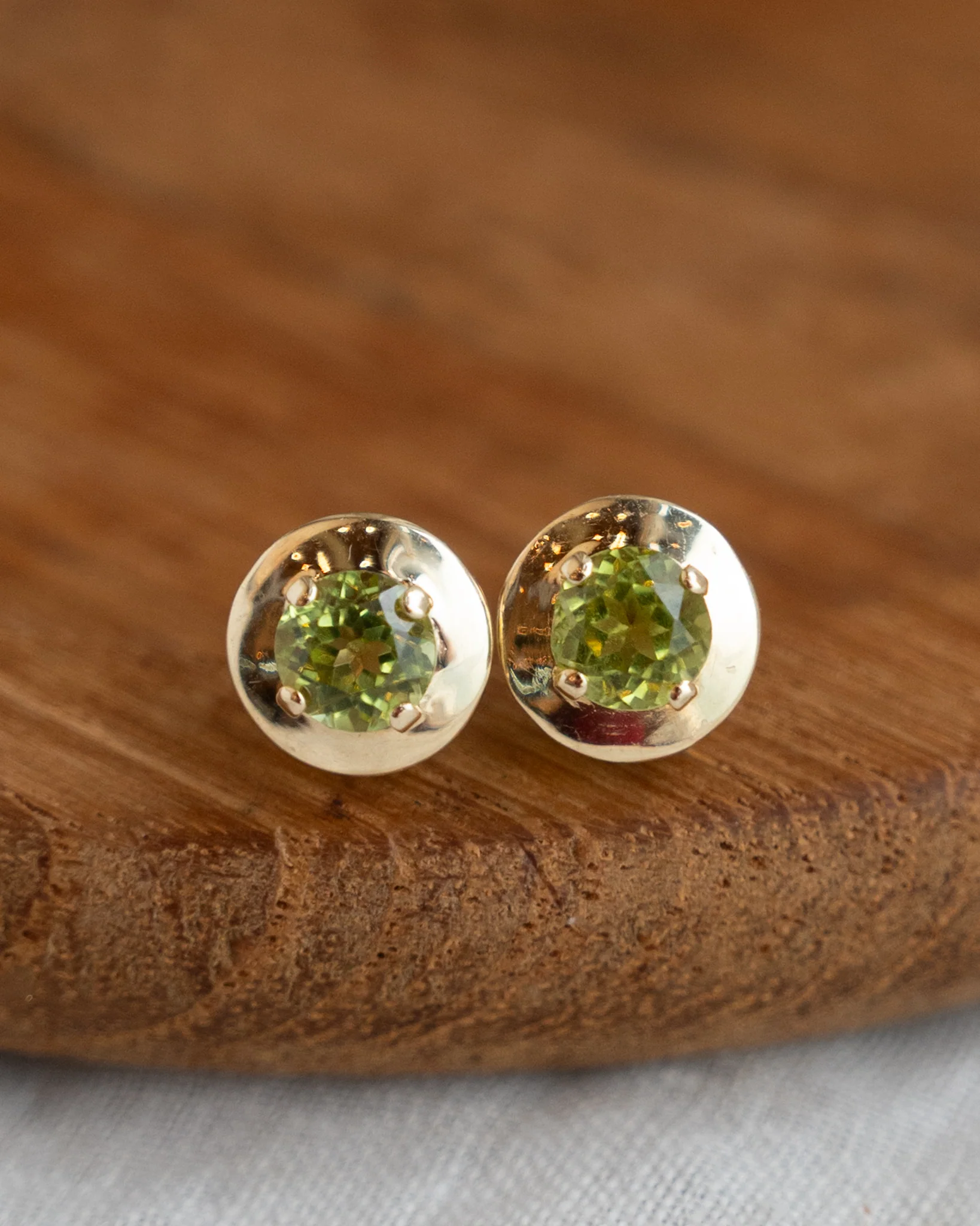 1.08 Round Peridot Stud Earrings in 14k Yellow Gold - Image 4