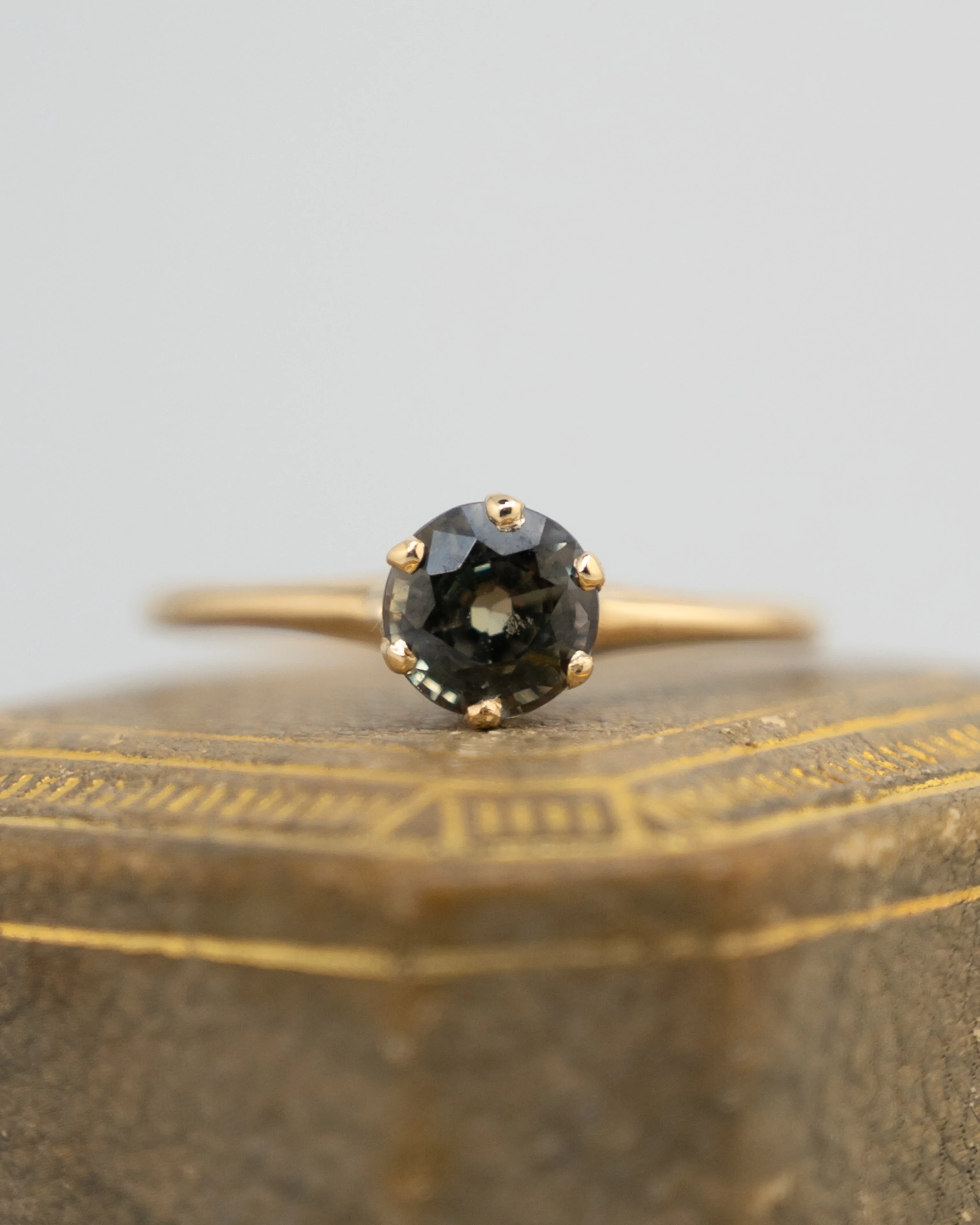 1.08 Sapphire Solitaire Engagement Ring in 14k Yellow Gold - Image 6