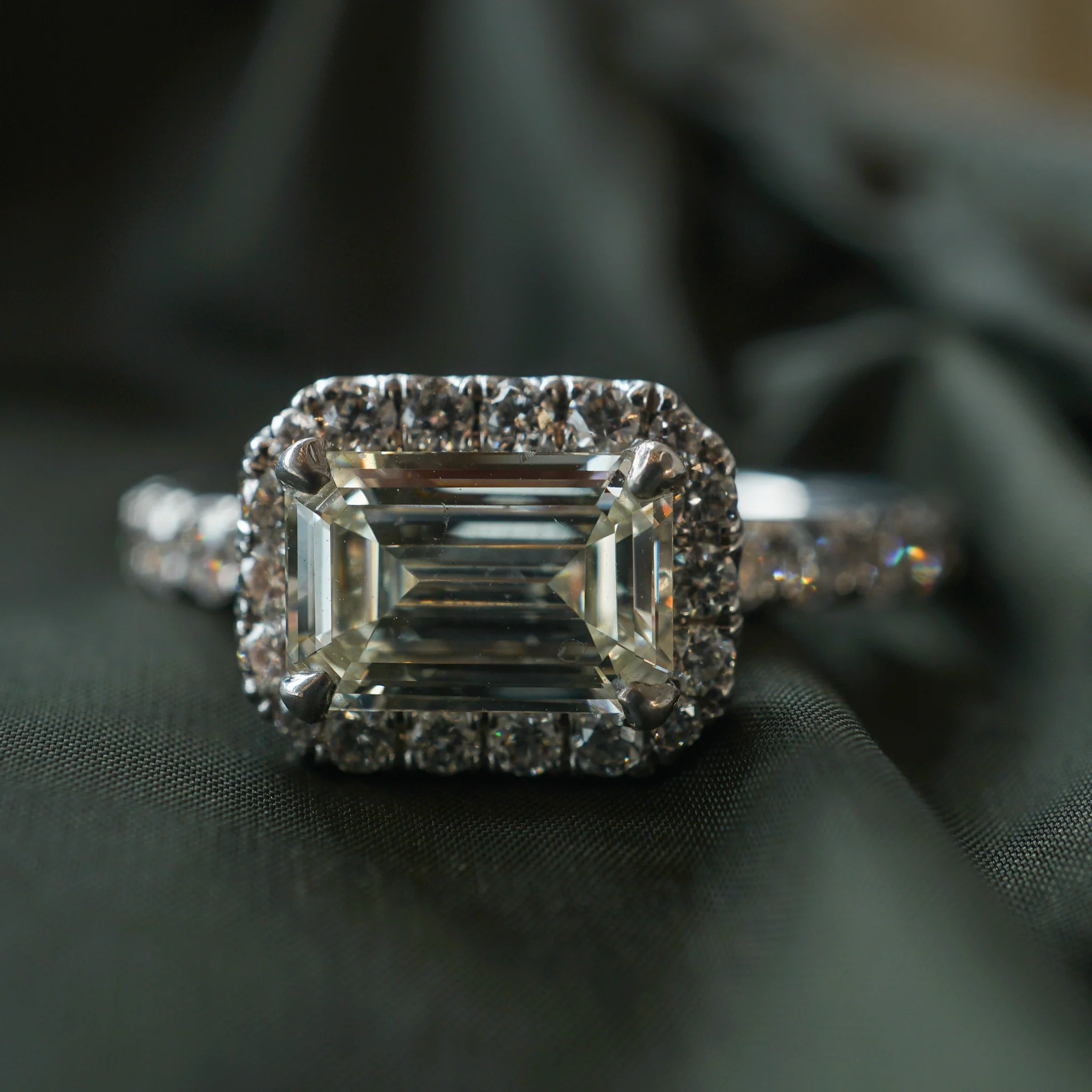 1.09 Emerald Cut Diamond Engagement Ring in 18k White Gold - Image 7
