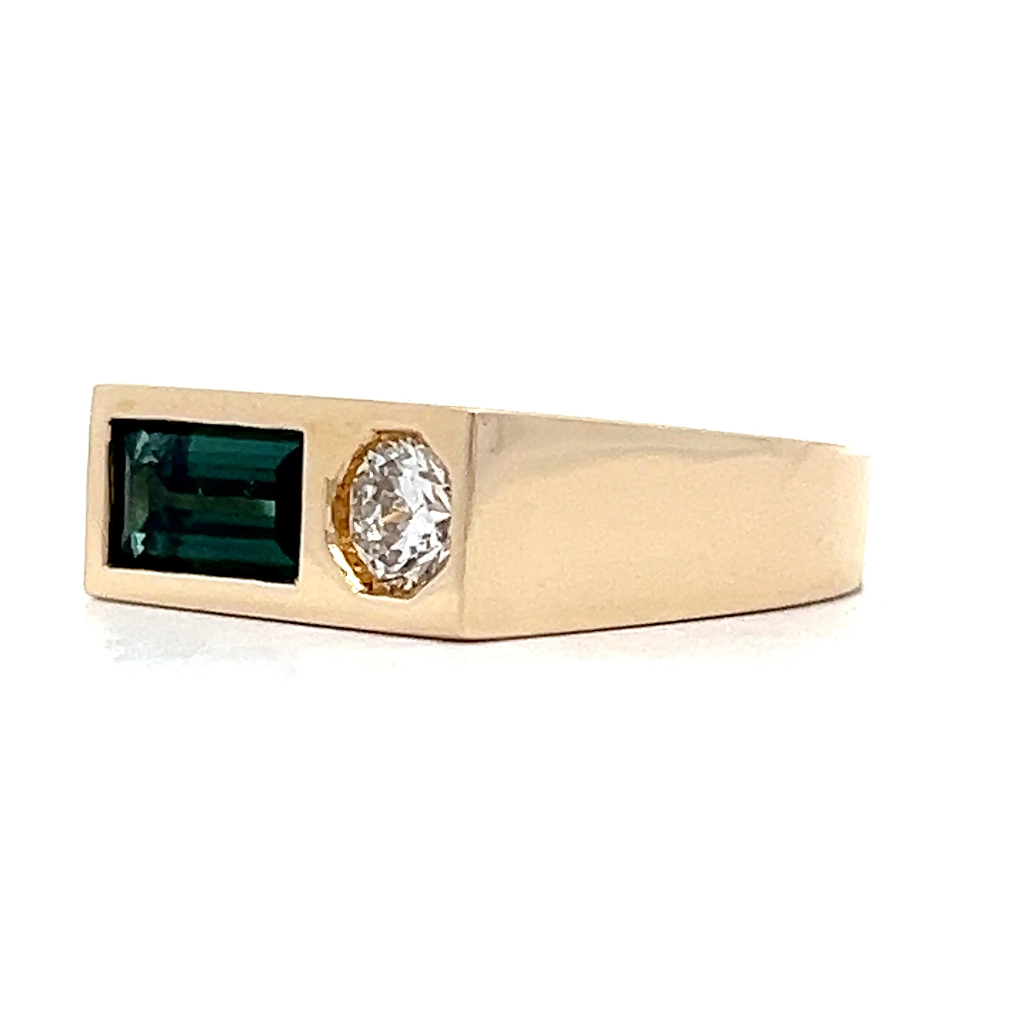 1.15 Green Tourmaline & Diamond Ring in Yellow Gold - Image 2