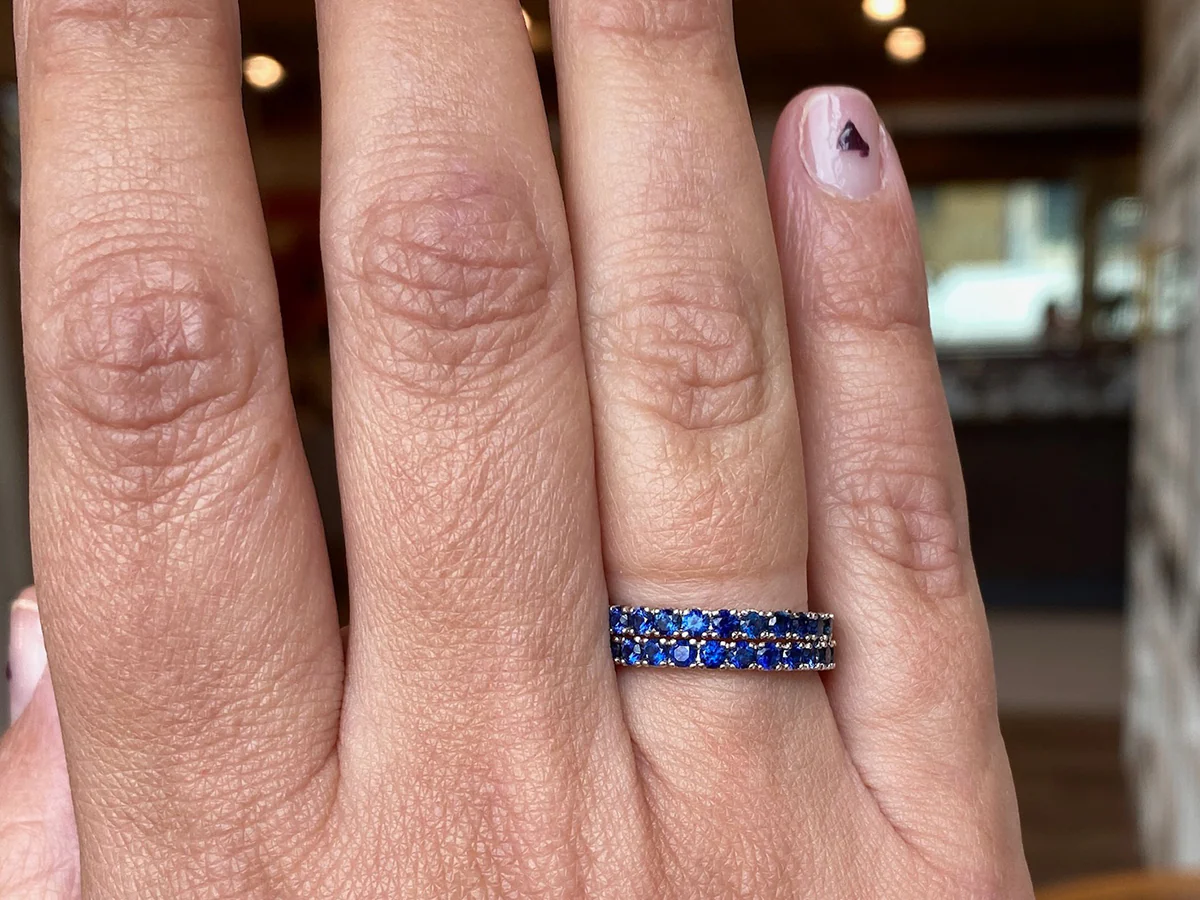 1.20 Carat Sapphire Eternity Wedding Band in 18k - Image 4