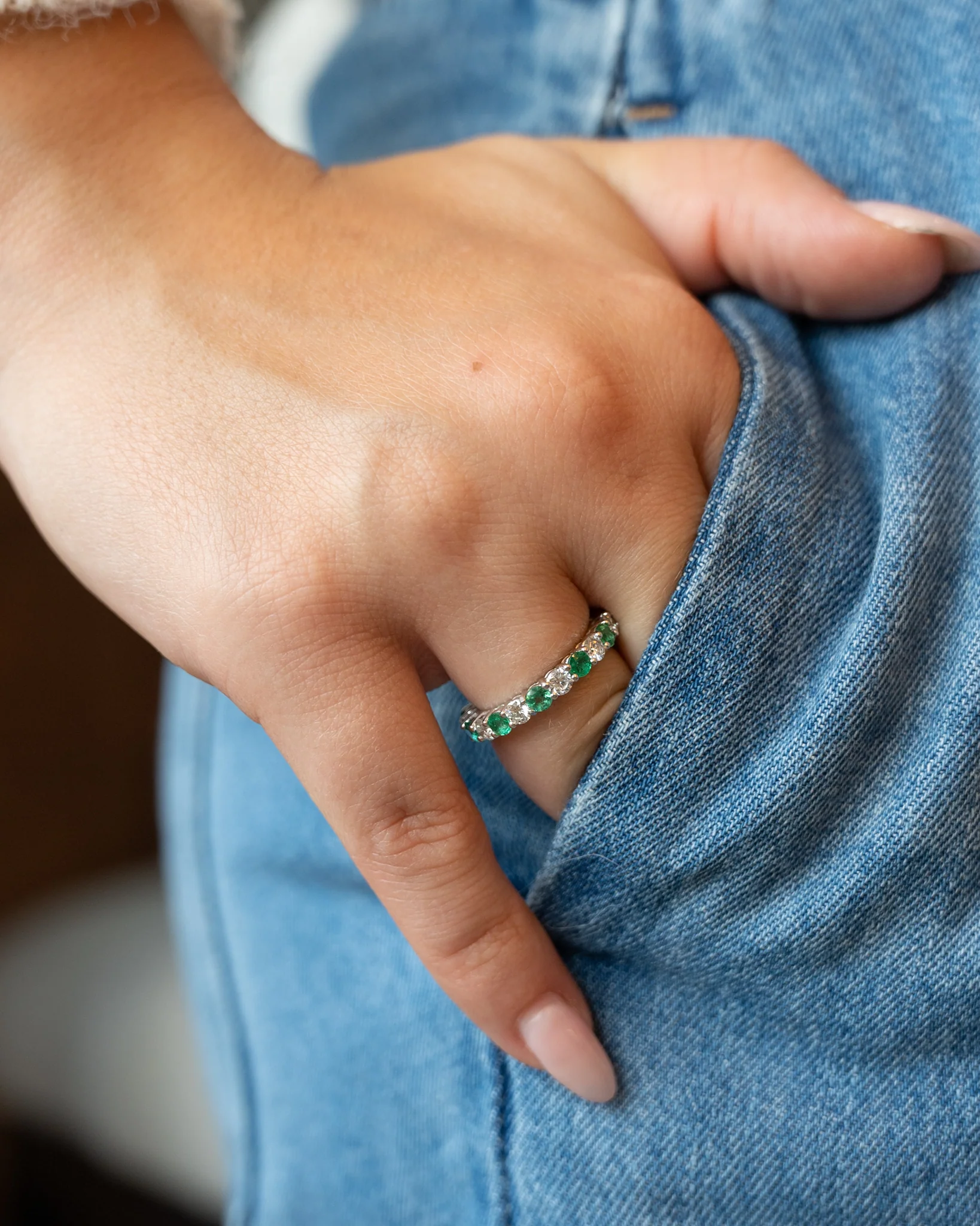 1.30 Emerald & Diamond Wedding Band in 18k White Gold - Image 7