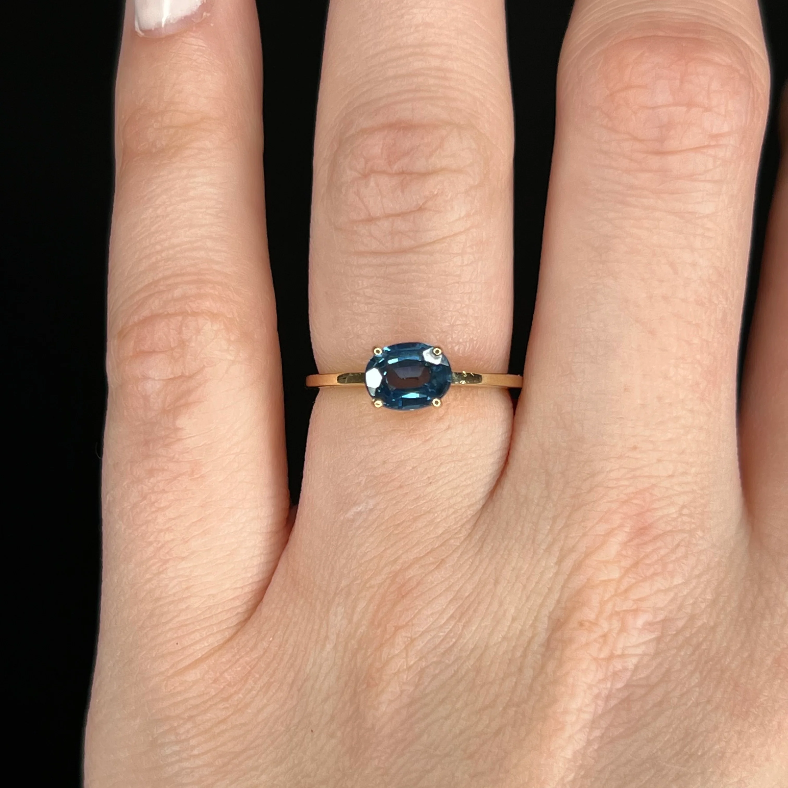 1.31 Carat Sapphire Engagement Ring in 14K Yellow Gold - Image 6