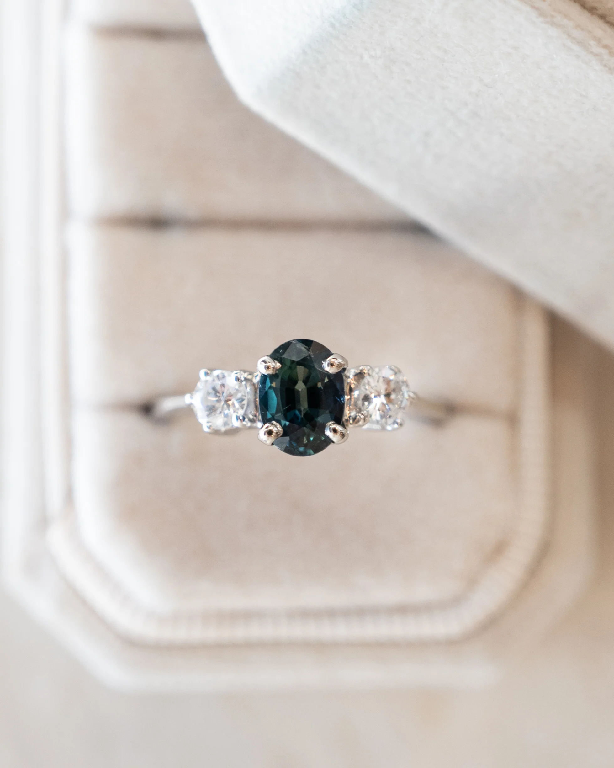 1.35 Oval Sapphire & Diamond Engagement Ring 14k - Image 7