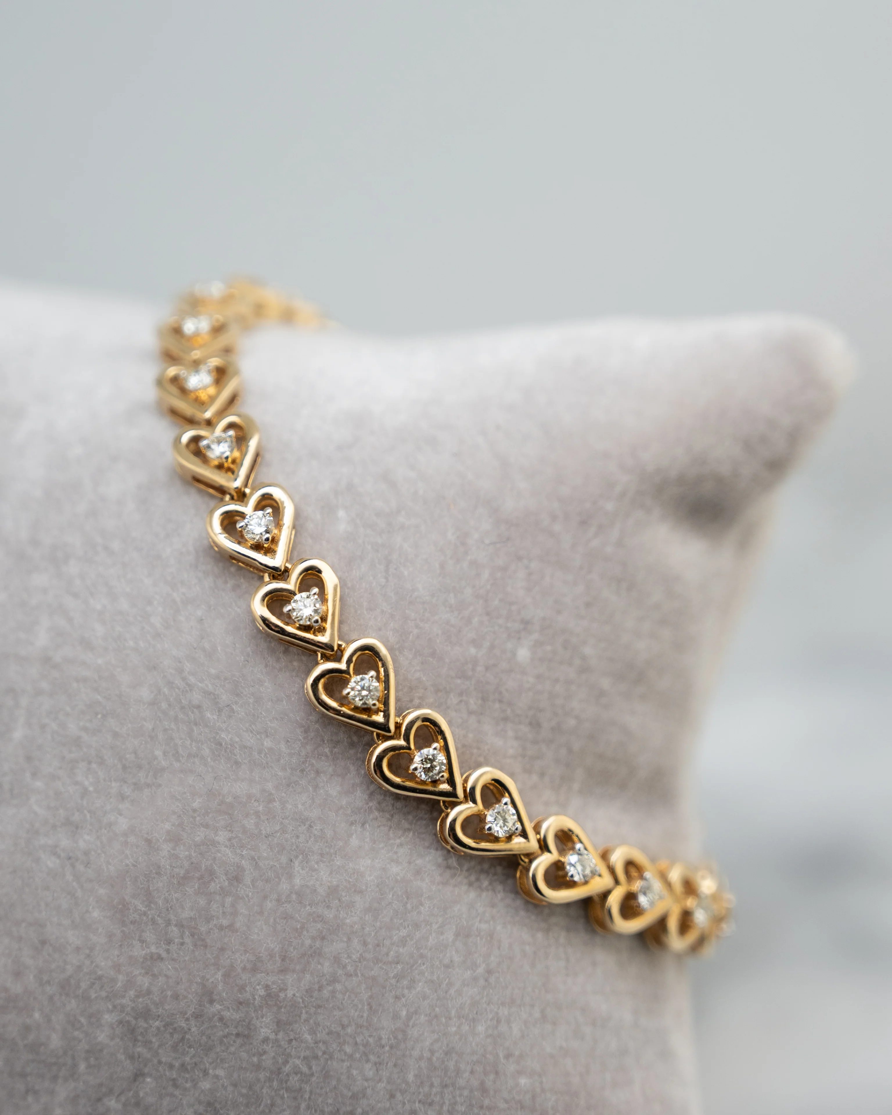 1.37 Heart Link Bracelet in 14k Yellow Gold - Image 5