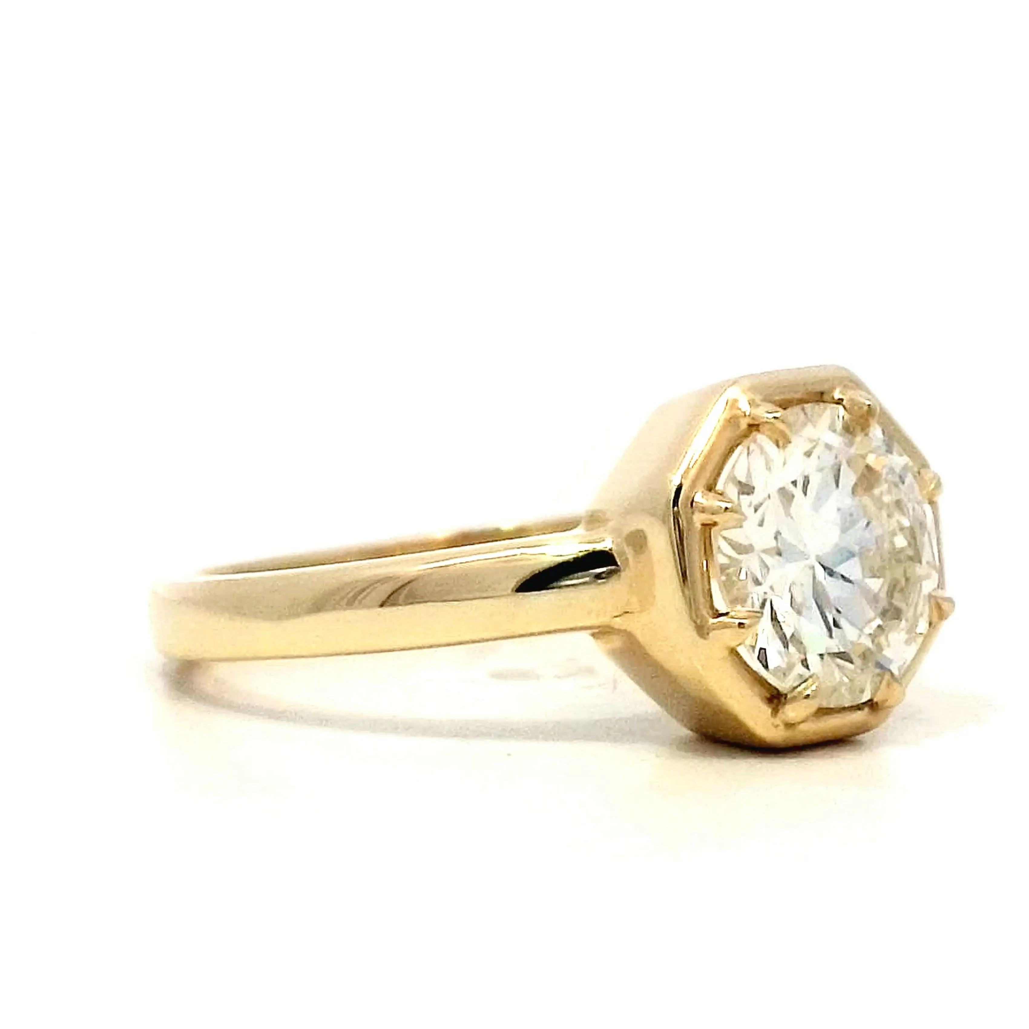 1.61 Round Brilliant Octagonal Engagement Ring in Yellow Gold - Image 3