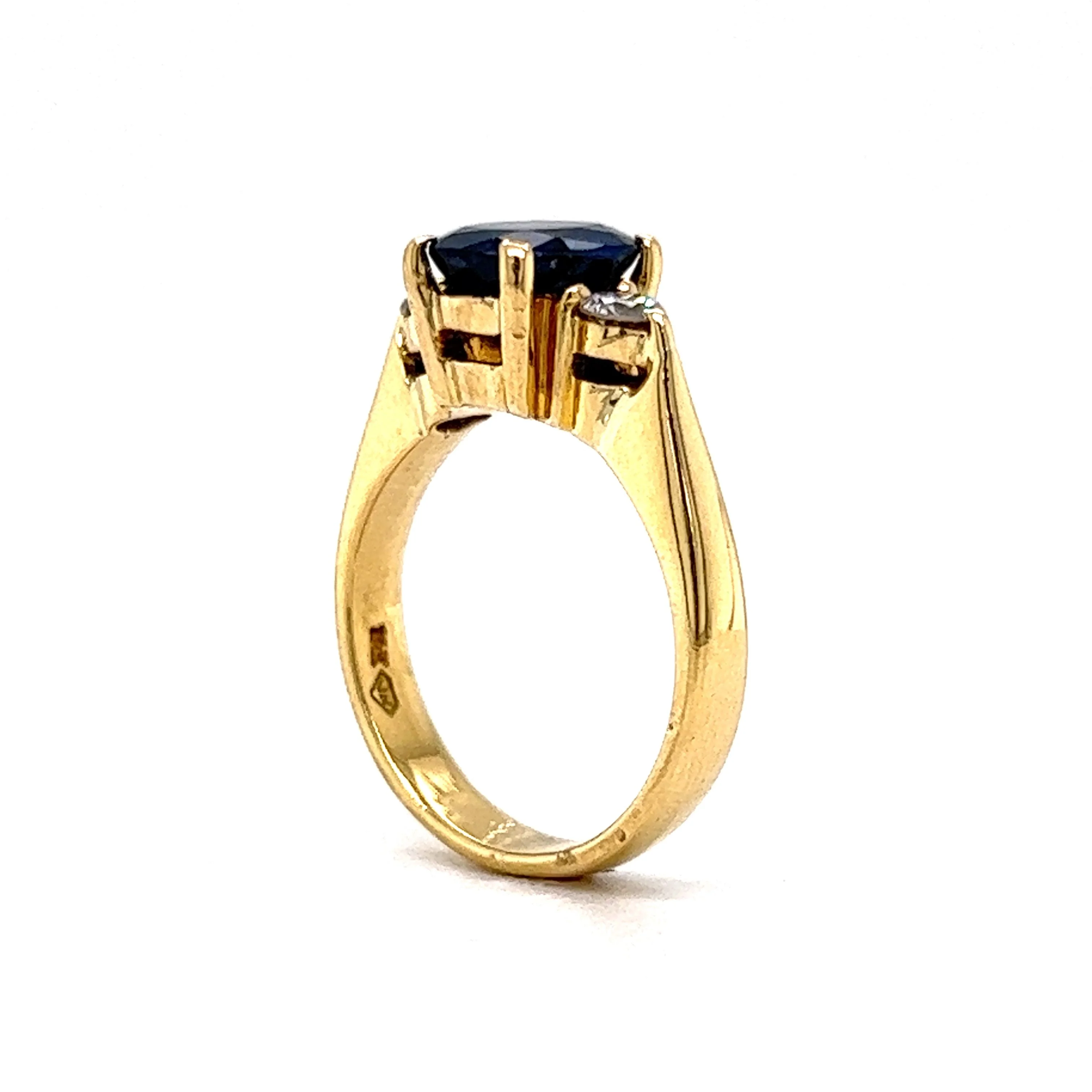 1.70 Oval Cut Sapphire Engagement Ring in 18k Yellow Gold - Image 5