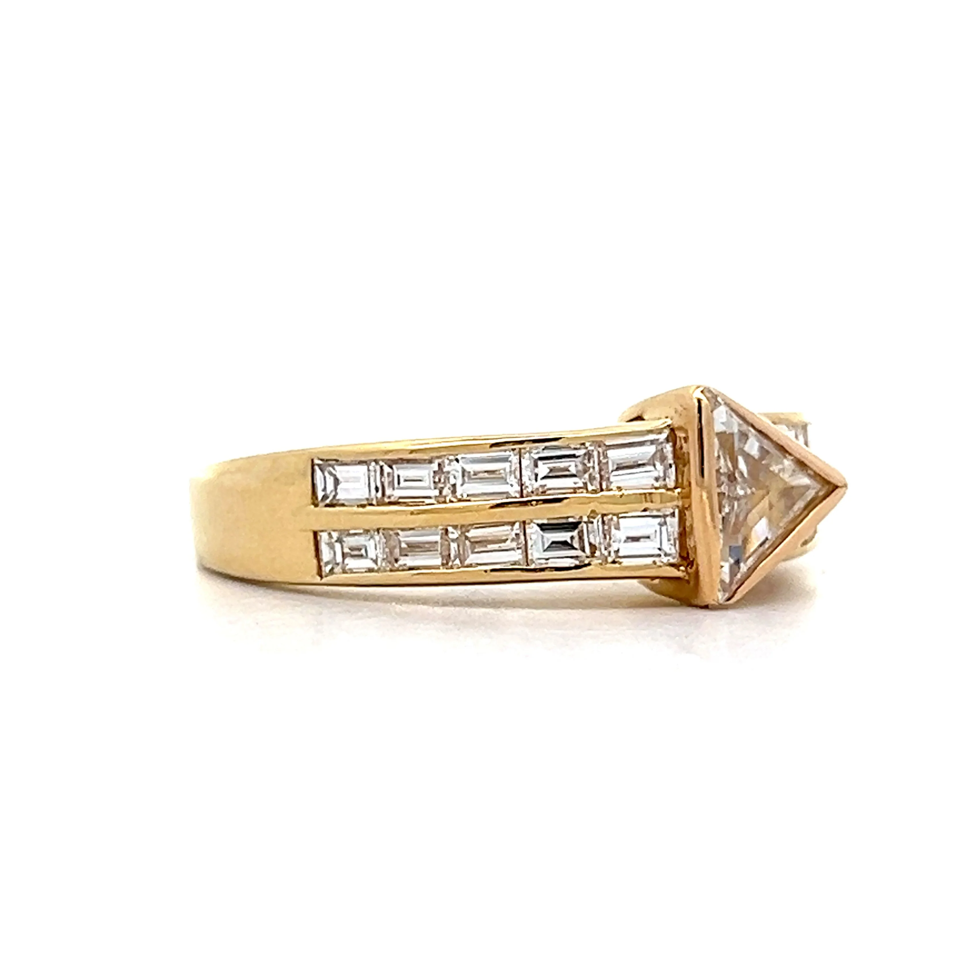 1.78 Trillion & Baguette Diamond Ring in 18k - Image 3