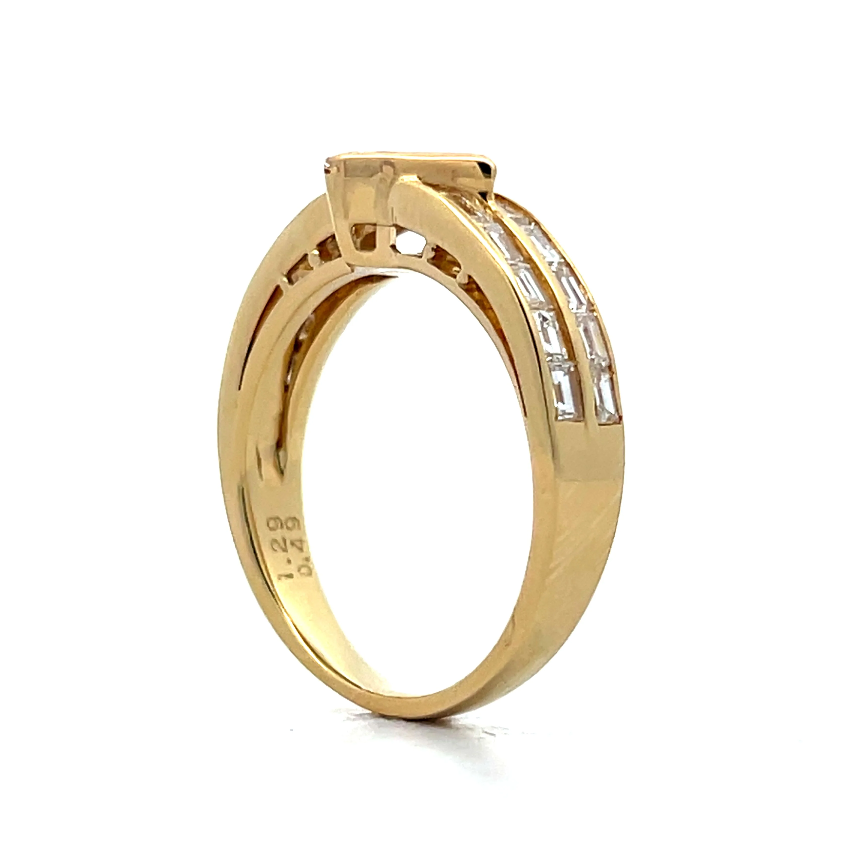 1.78 Trillion & Baguette Diamond Ring in 18k - Image 5