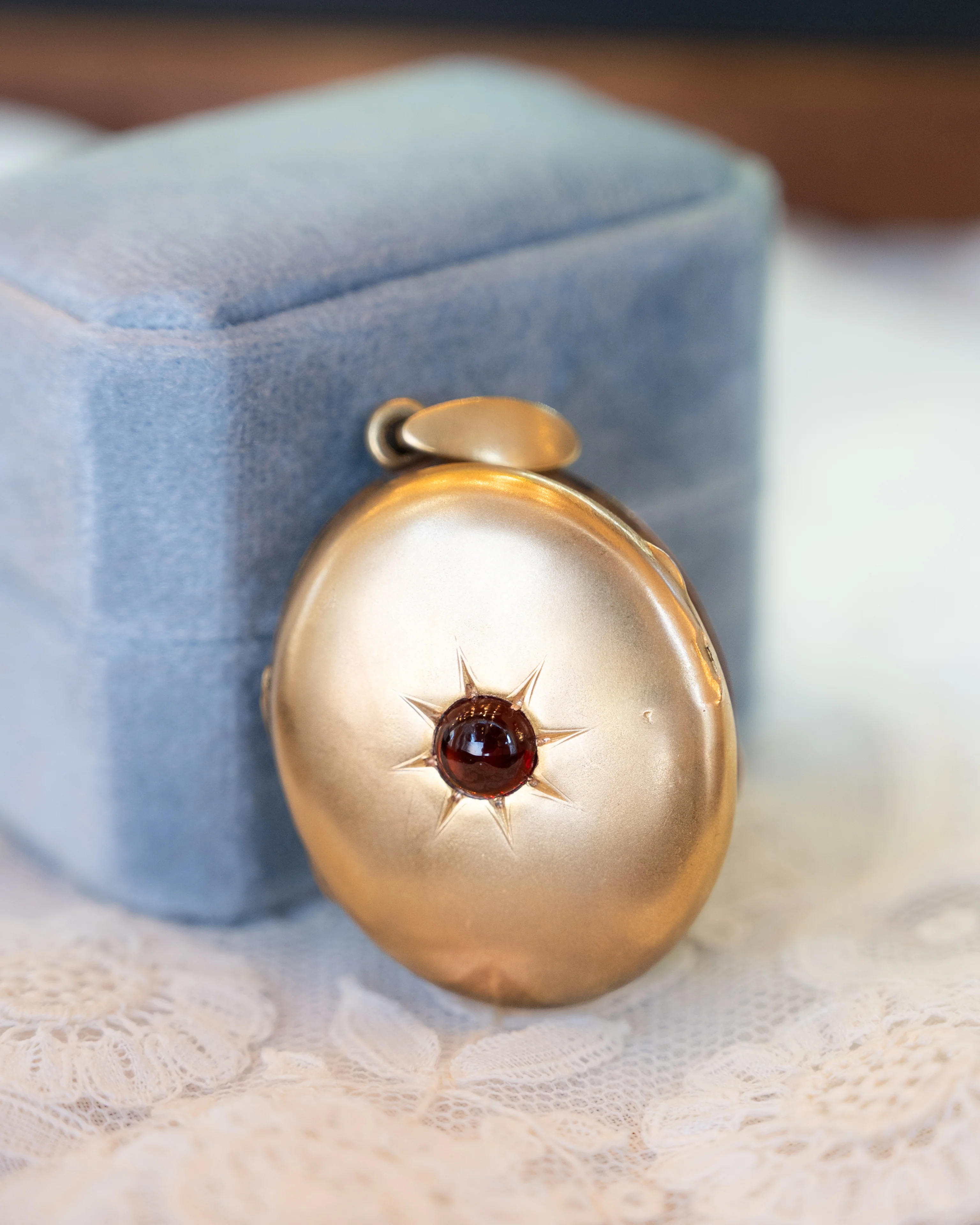 1.82 Antique Victorian Locket Pendant in 18k Yellow Gold - Image 4