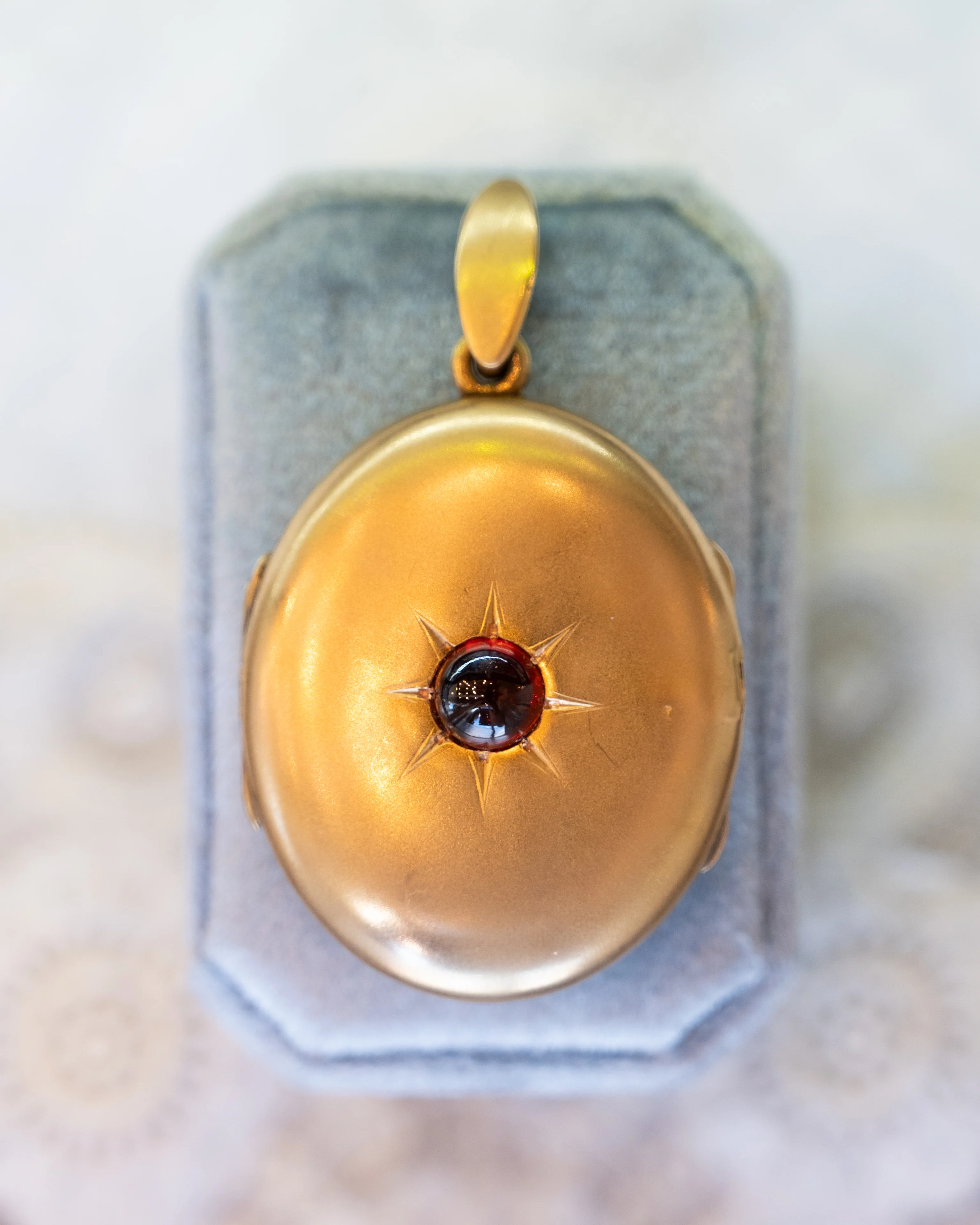 1.82 Antique Victorian Locket Pendant in 18k Yellow Gold - Image 5
