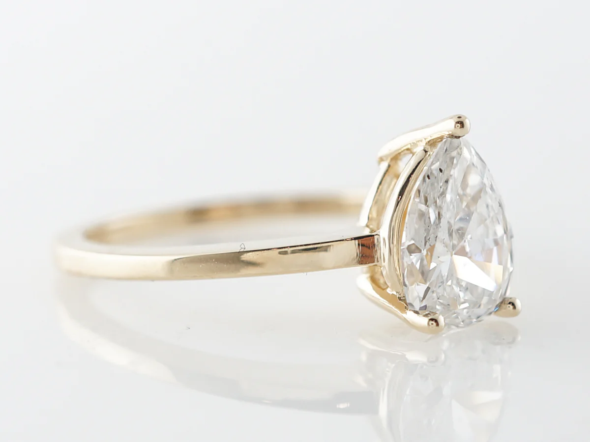 1 Carat Pear Cut Diamond Engagement Ring in Yellow Gold - Image 3