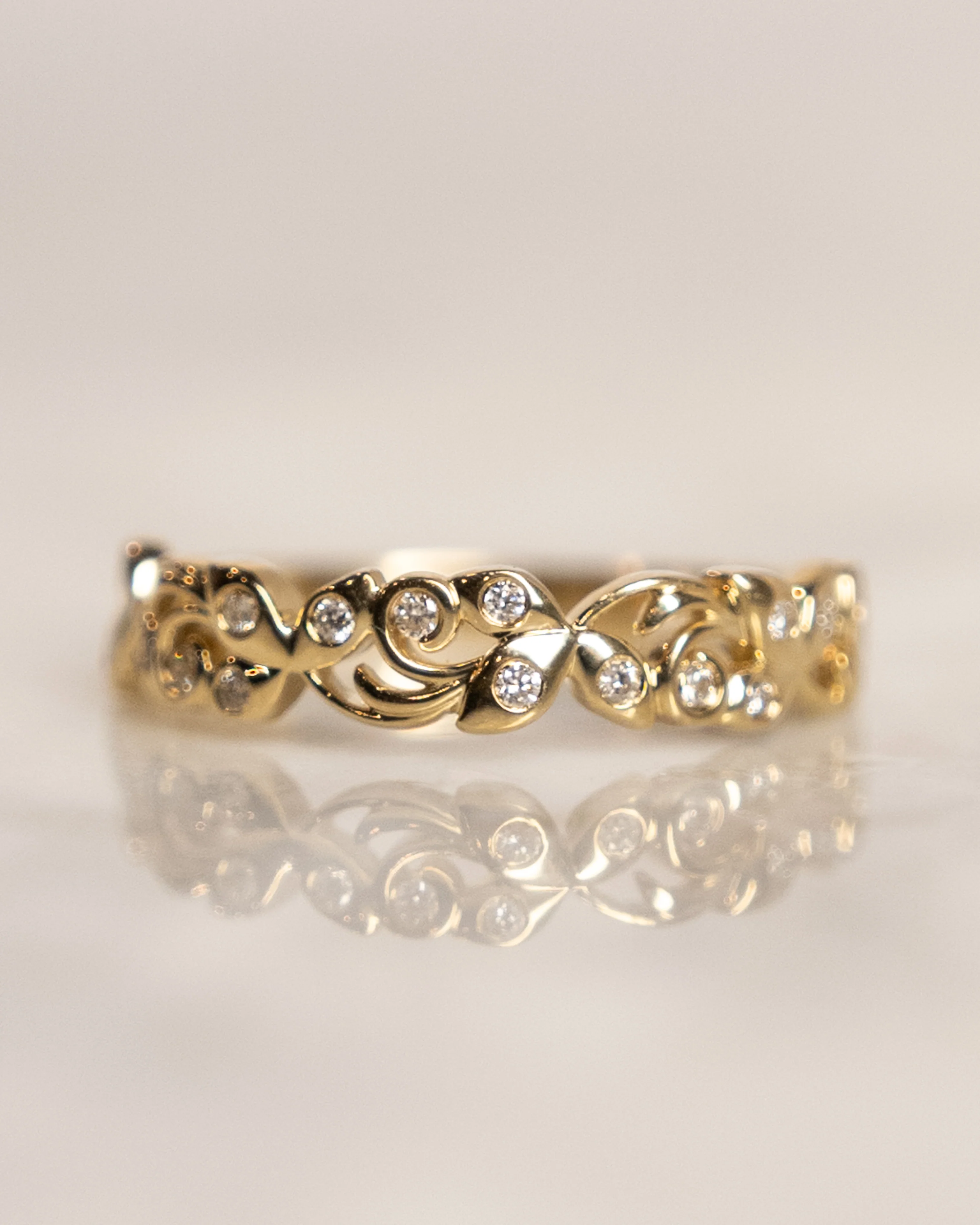 .10 Leaf Style Wedding Band in 14k Yellow Gold - Image 6