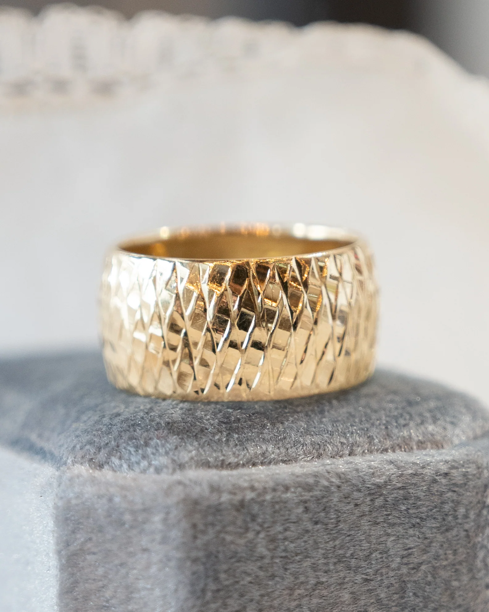 11mm Cross Hatch Textured Cigar Band in 14k Yellow Gold - Image 6