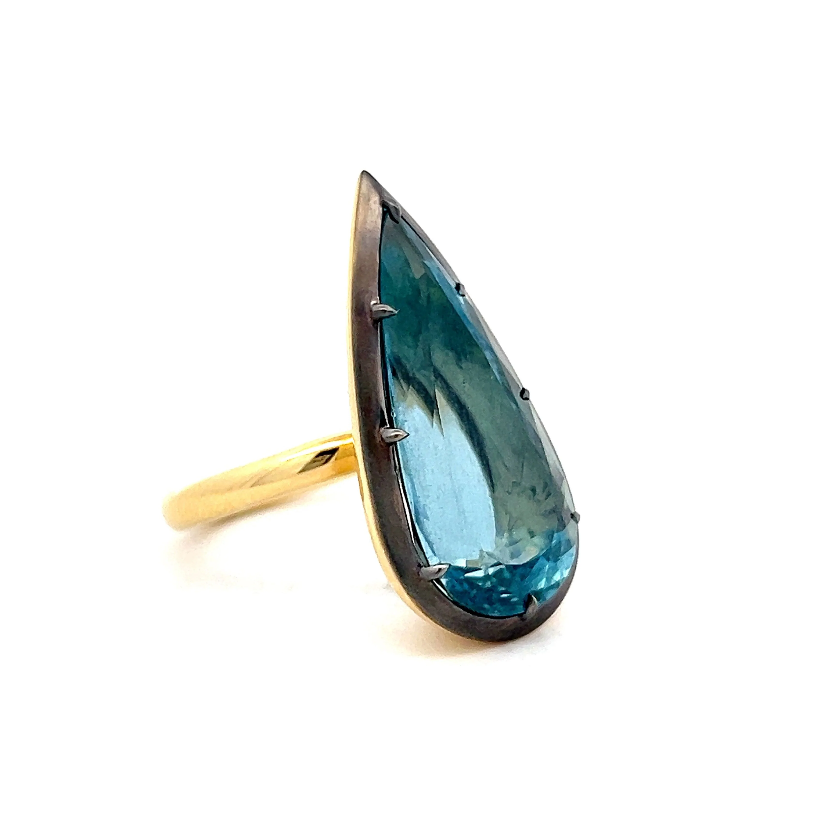 12.94 Vibrant Pear Aquamarine Statement Ring - Image 3