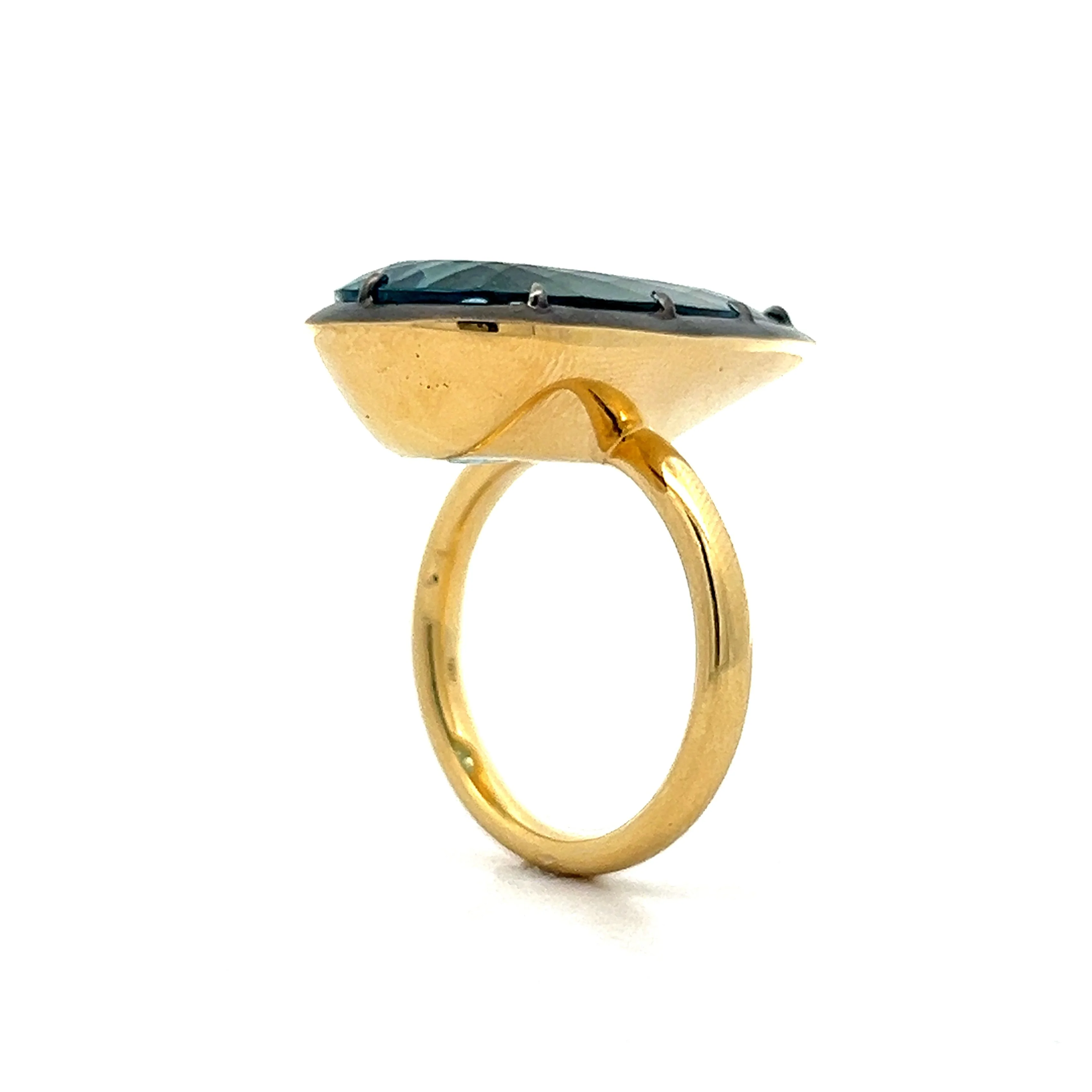 12.94 Vibrant Pear Aquamarine Statement Ring - Image 5