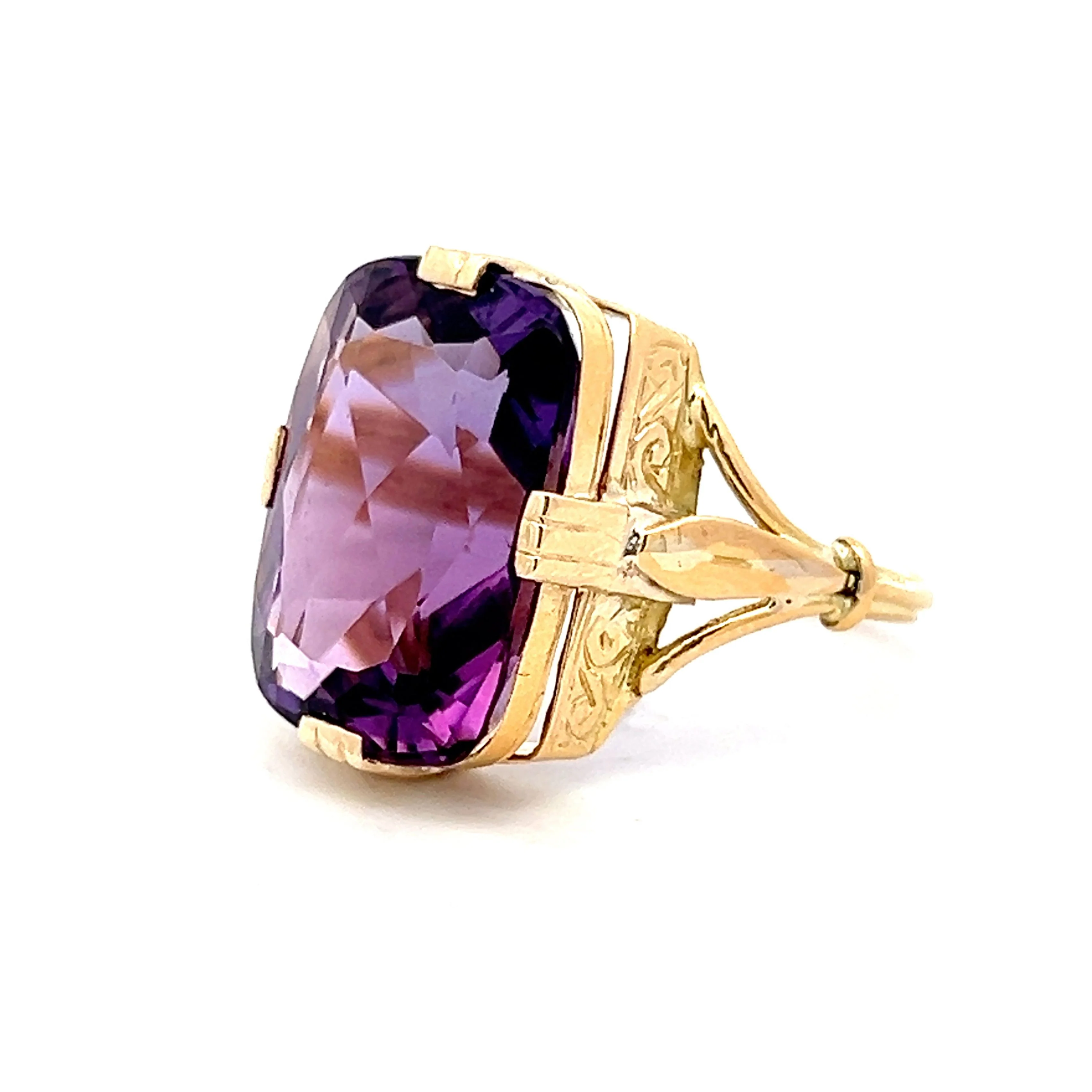 13.85 Vintage Amethyst Cocktail Ring in 18k Yellow Gold - Image 2