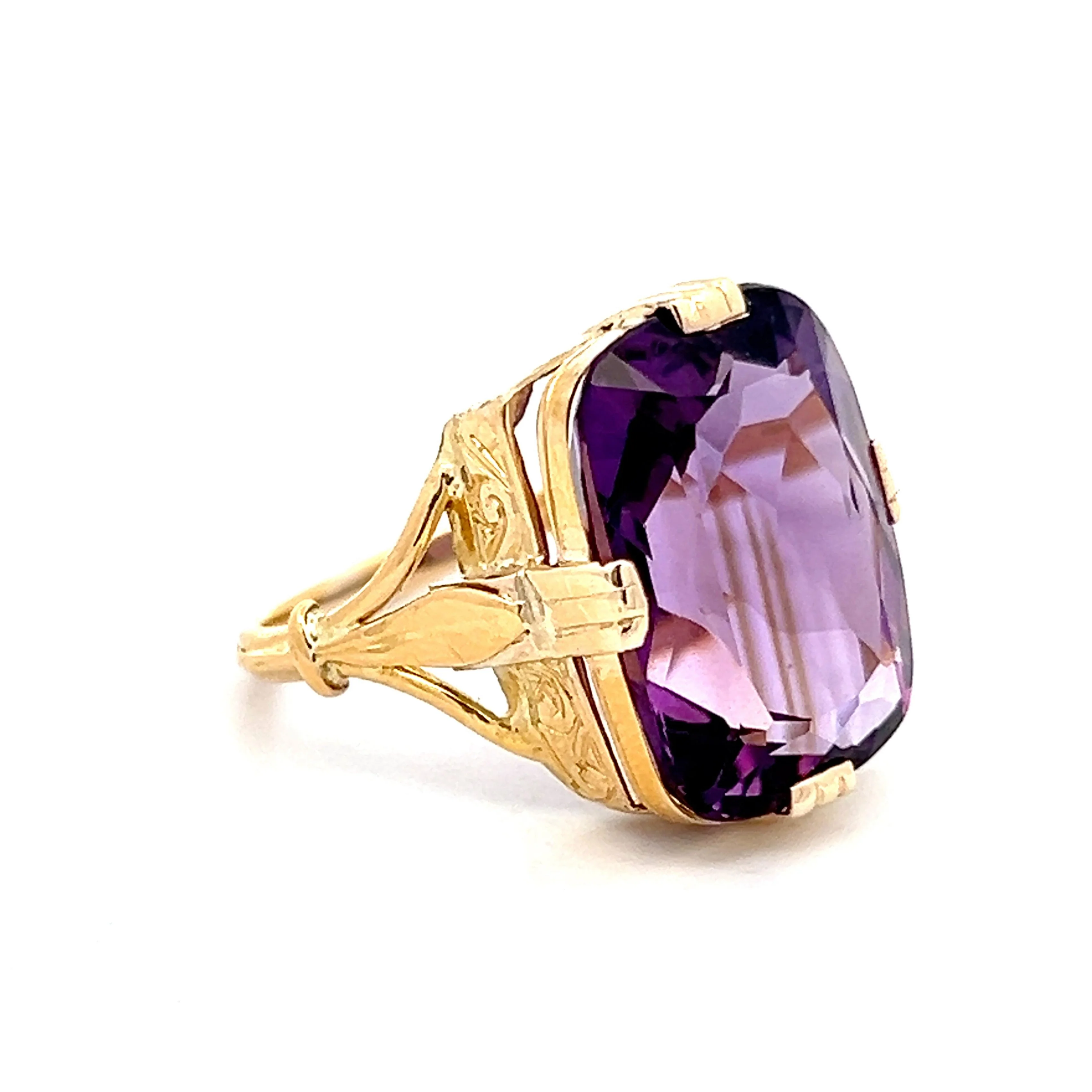 13.85 Vintage Amethyst Cocktail Ring in 18k Yellow Gold - Image 3