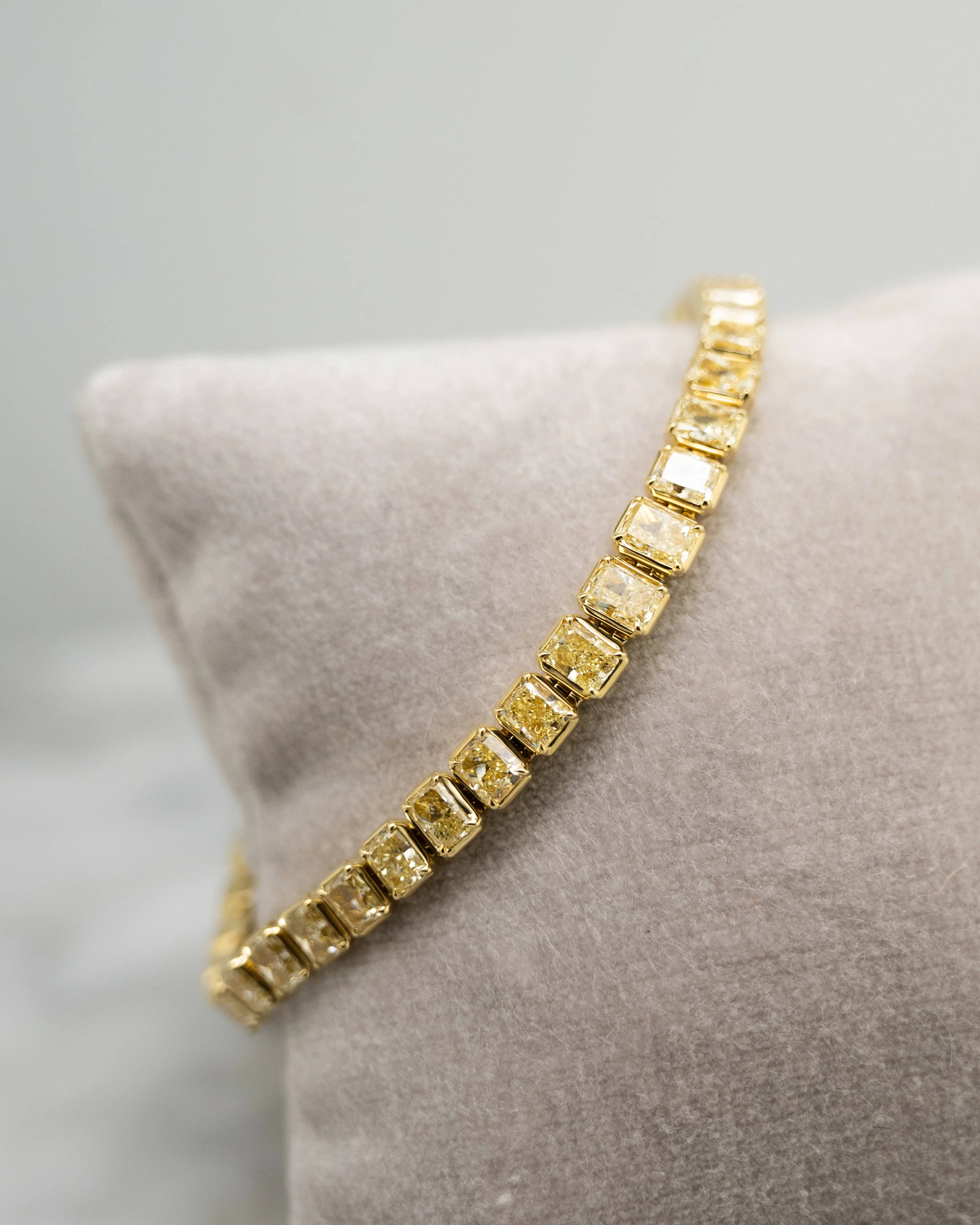 14.21 Radiant Cut Diamond Bracelet in 18k Yellow Gold - Image 5