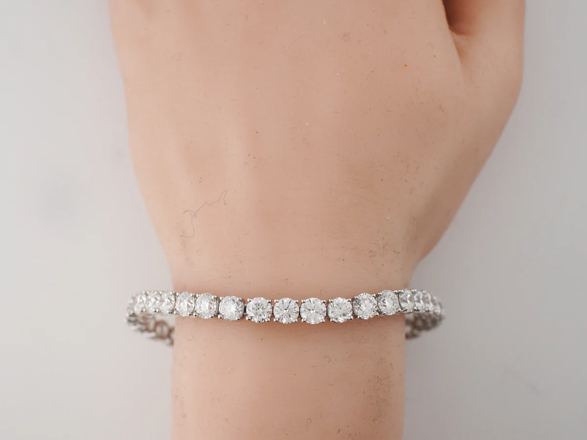 15 Carat Straight Line Diamond Tennis Bracelet in Platinum - Image 4
