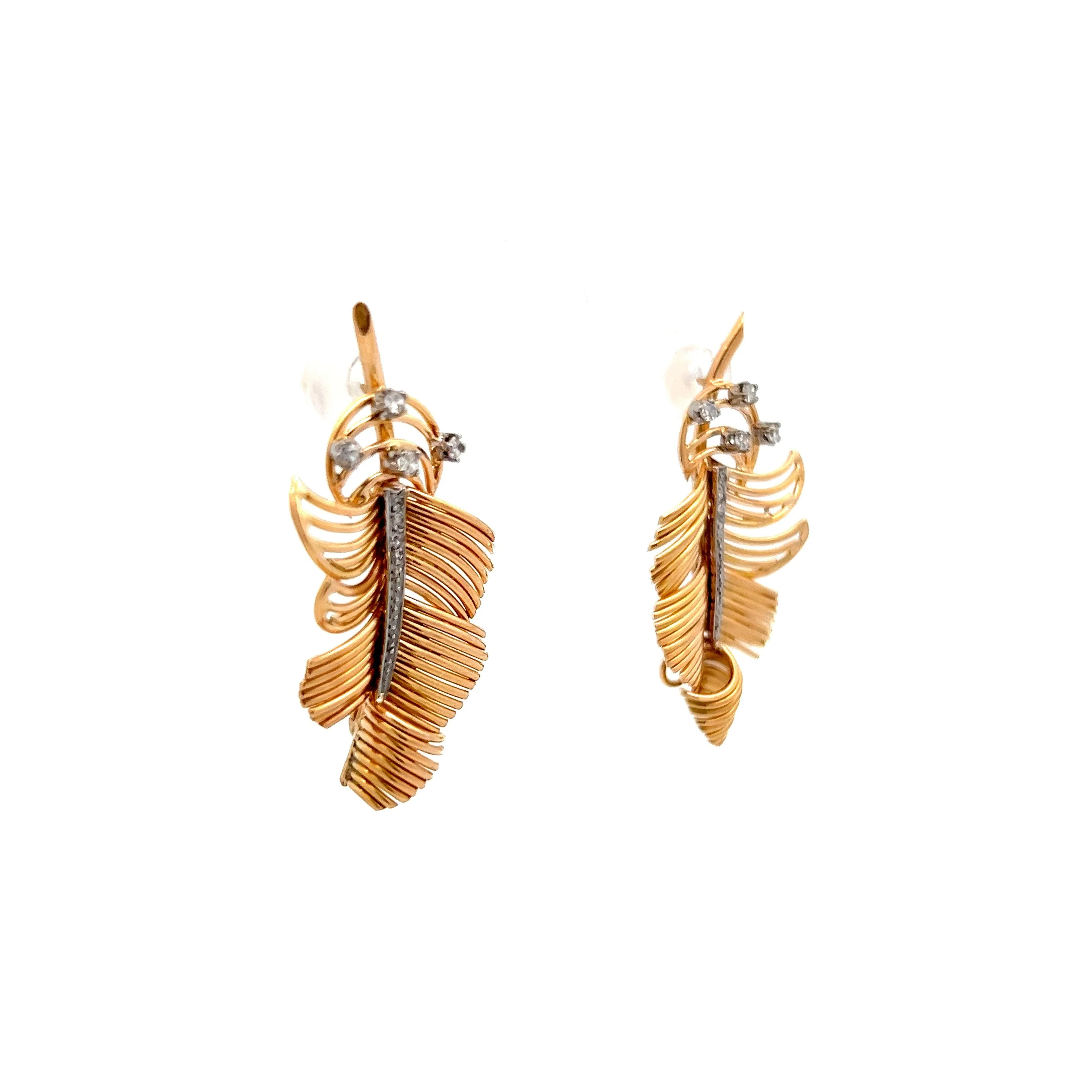 .17 Vintage Leaf Earrings in 14k Yellow Gold - Image 3