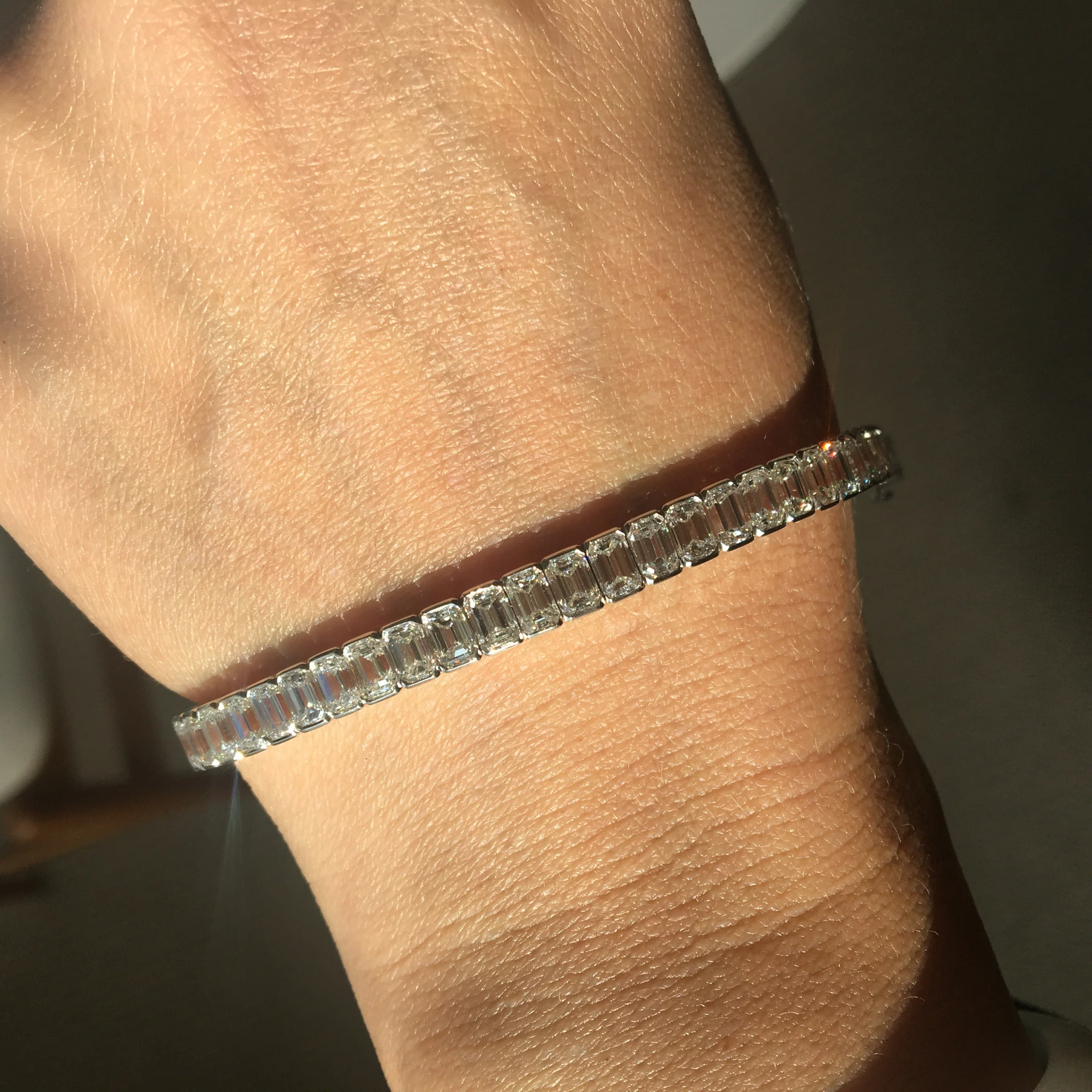 18 Carat Emerald Cut Diamond Straight Line Bracelet - Image 3