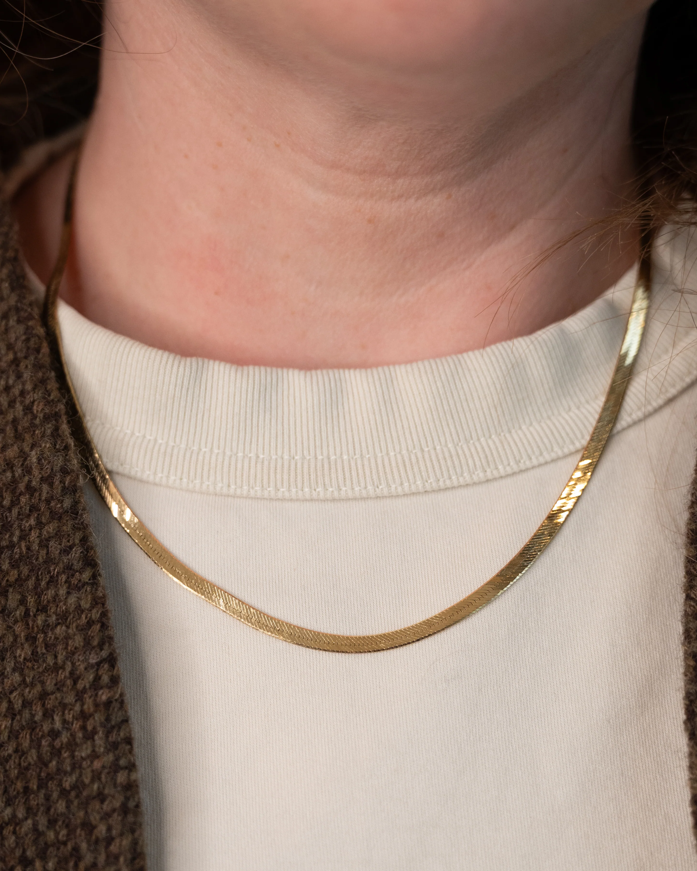 18" Herringbone Flat Weave Necklace in 14k Yellow Gold - Image 4