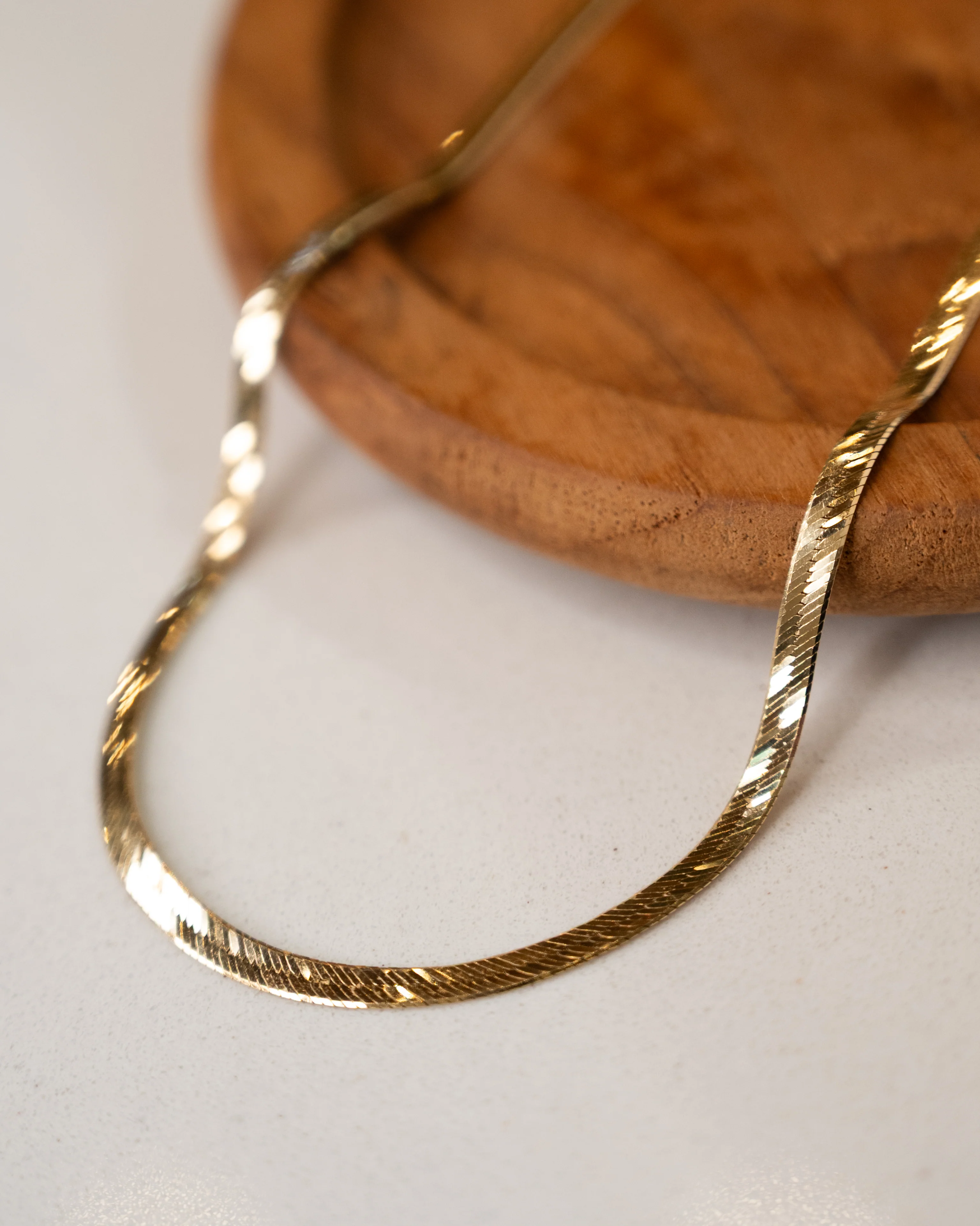 18" Herringbone Flat Weave Necklace in 14k Yellow Gold - Image 5