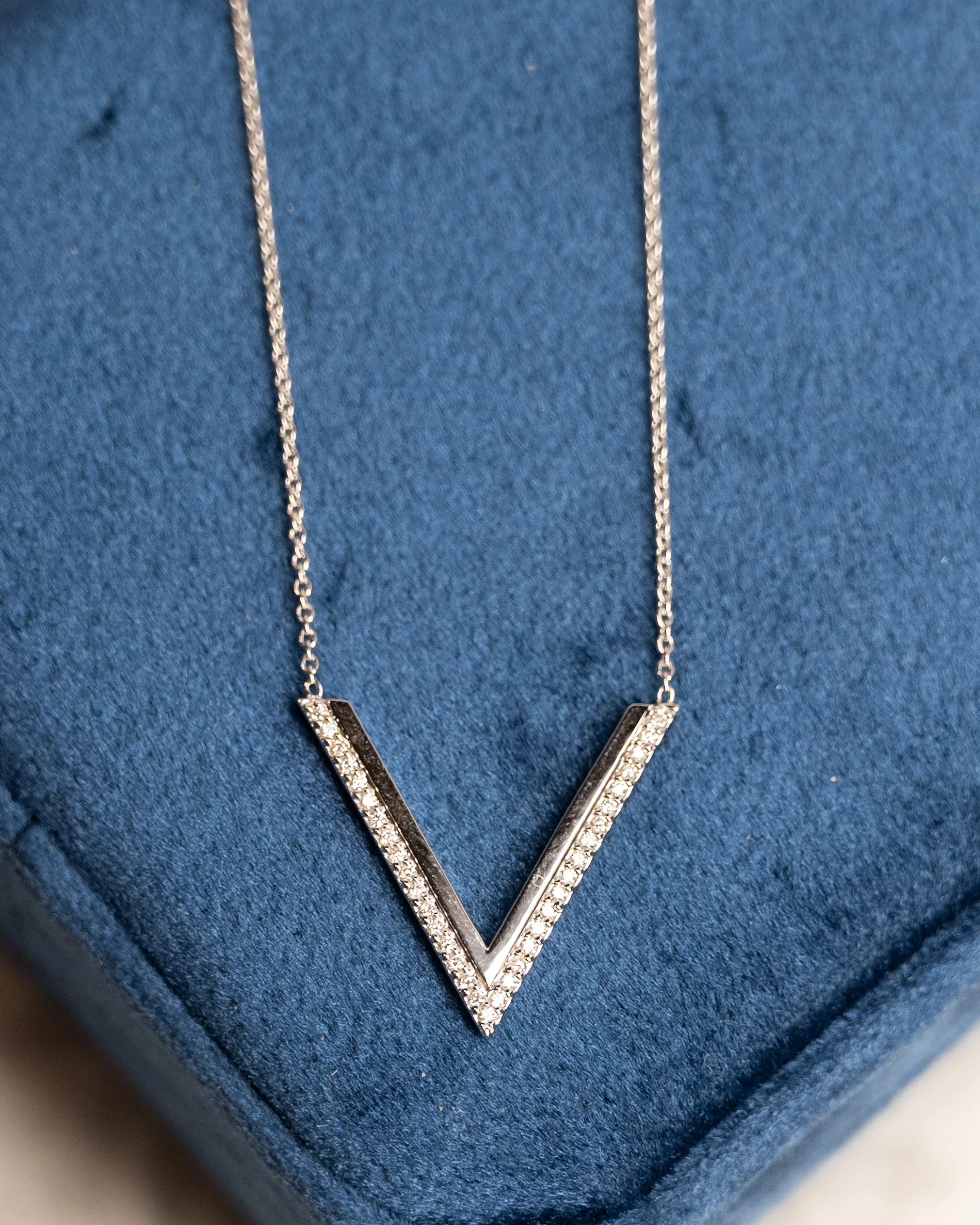 .18 V Shaped Bar Pendant Necklace in 18k White Gold - Image 5