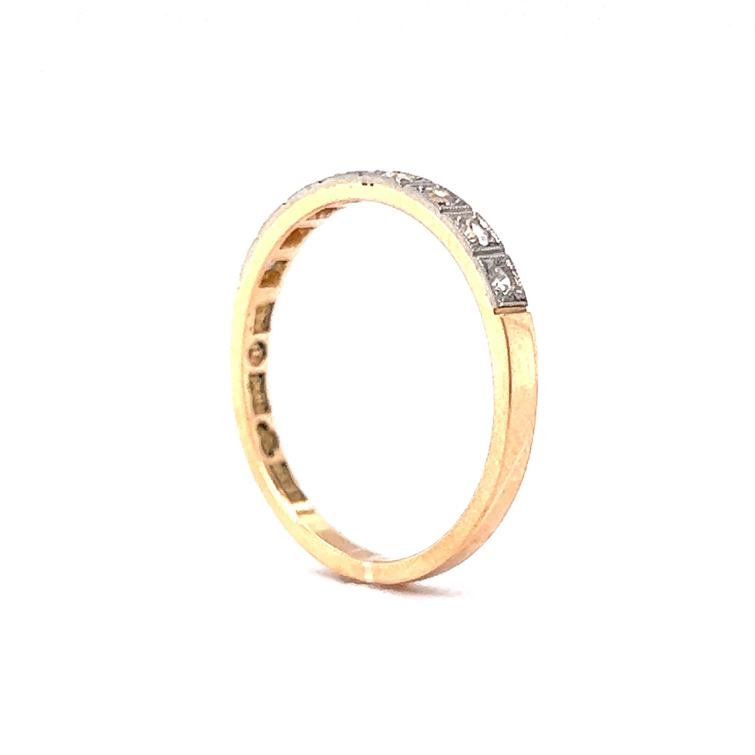 1940's Engraved Two-Toned Diamond Wedding Band in 18k Gold - Image 5