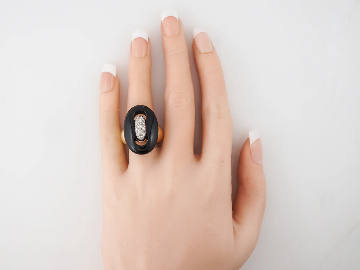 1960s Celino Diamond & Onyx Cocktail Ring in Yellow Gold - Image 6