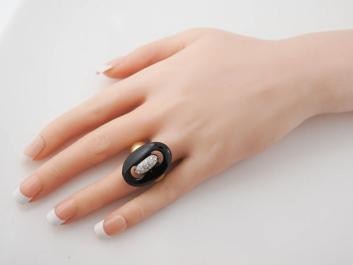 1960s Celino Diamond & Onyx Cocktail Ring in Yellow Gold - Image 7