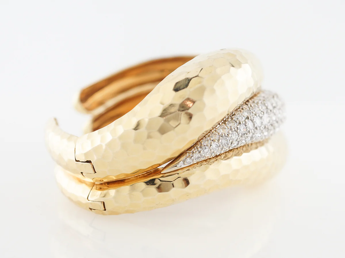 1970's Diamond Bangle Bracelet in Yellow Gold - Image 3