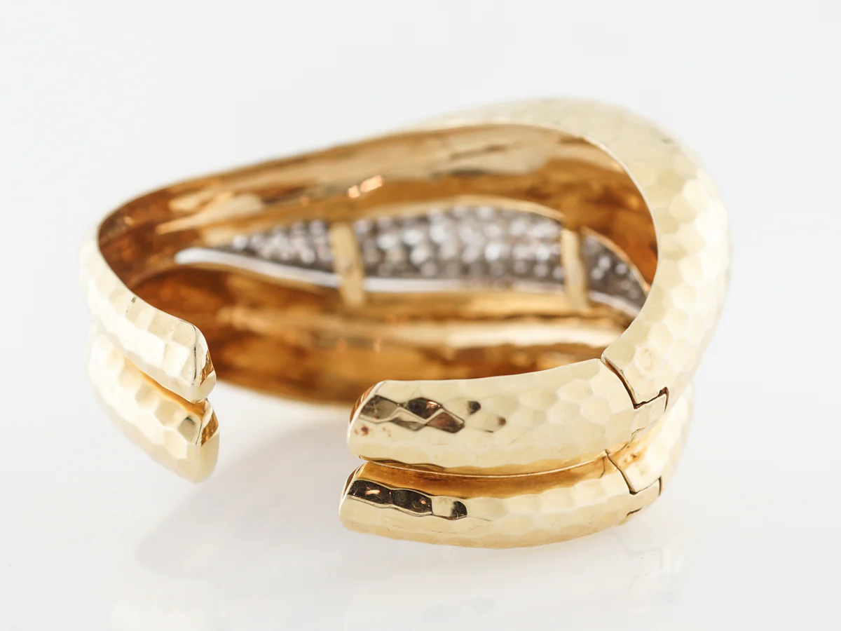 1970's Diamond Bangle Bracelet in Yellow Gold - Image 4