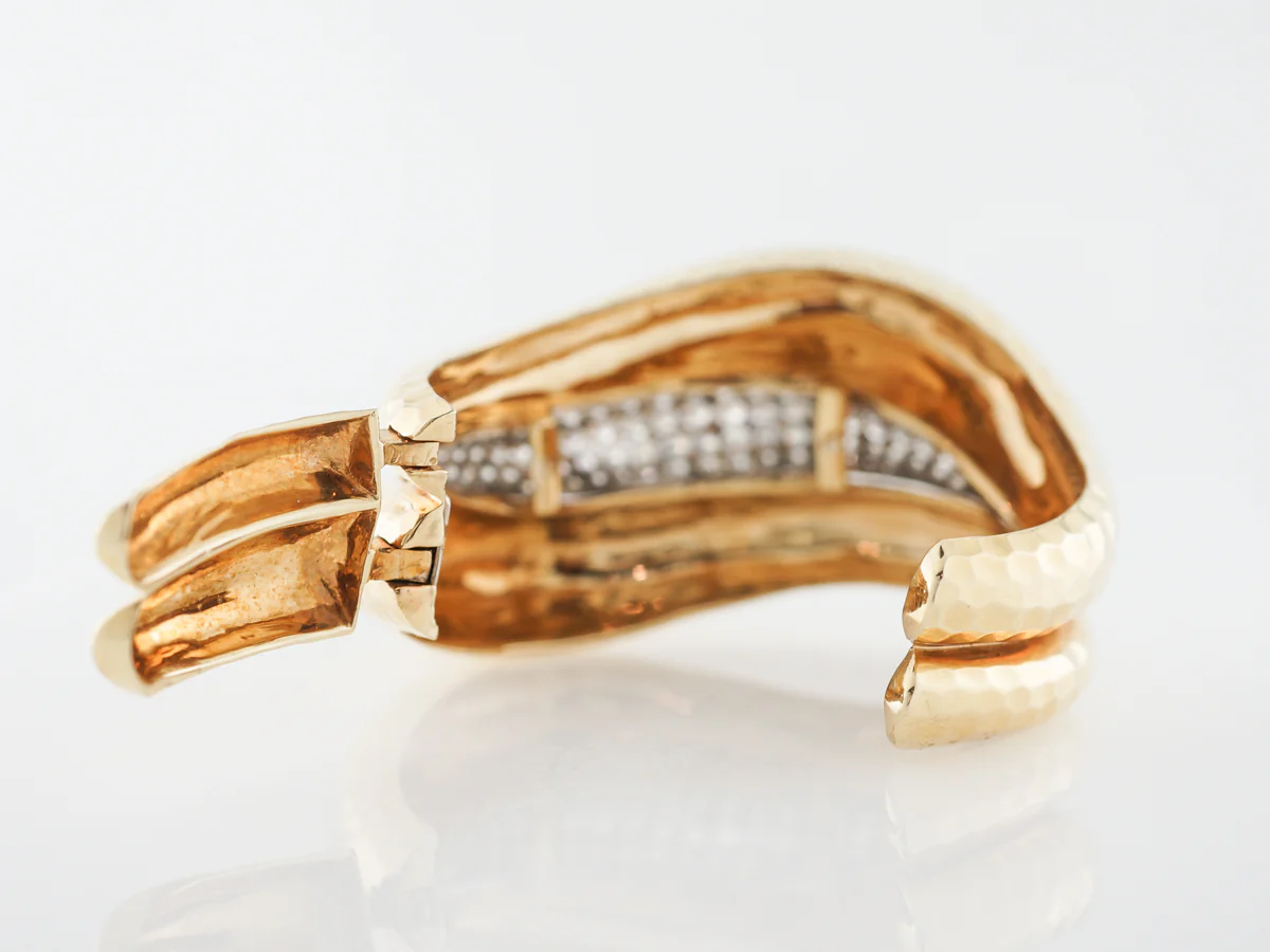 1970's Diamond Bangle Bracelet in Yellow Gold - Image 5