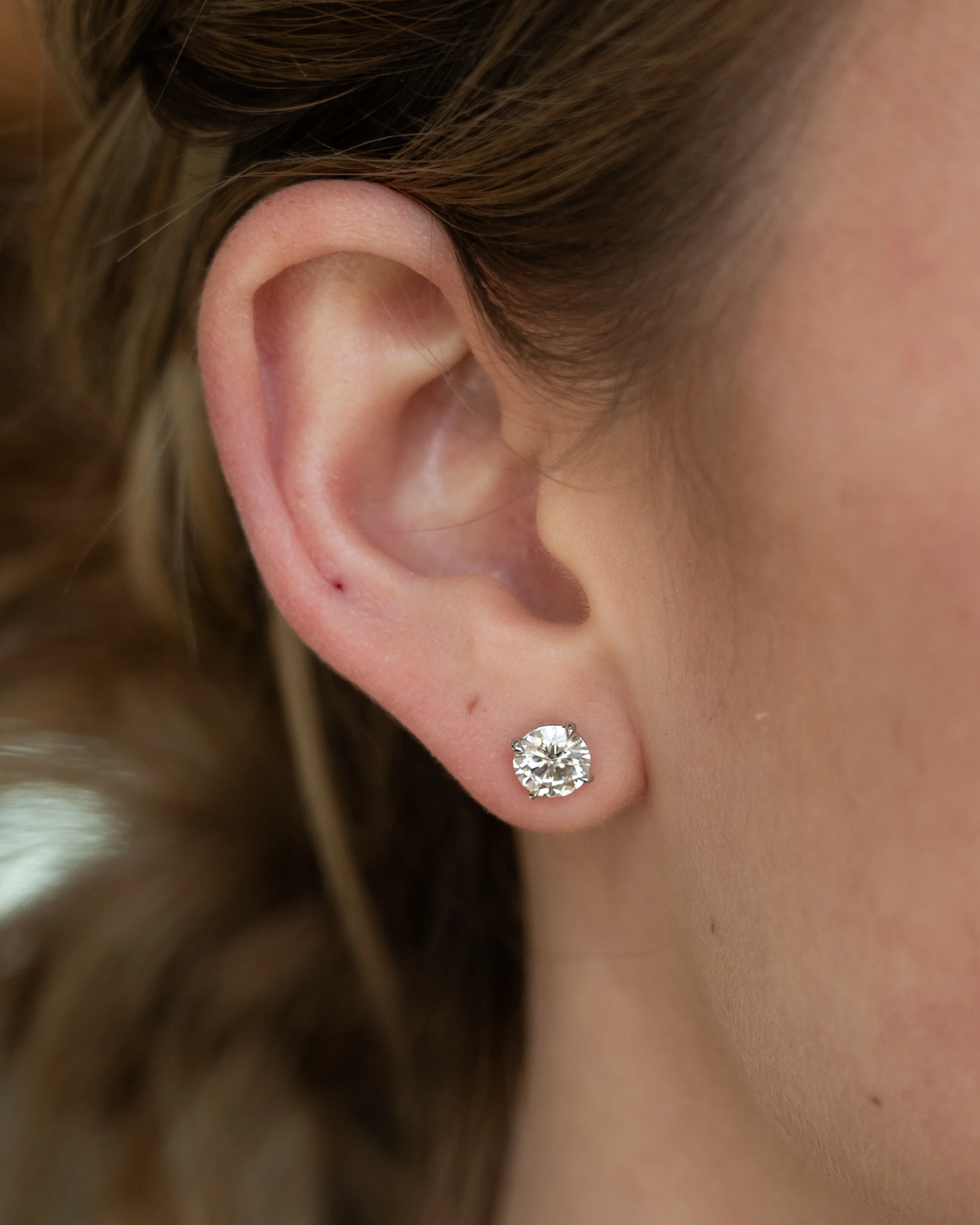 2.00 Diamond Stud Earrings 18k White Gold - Image 6
